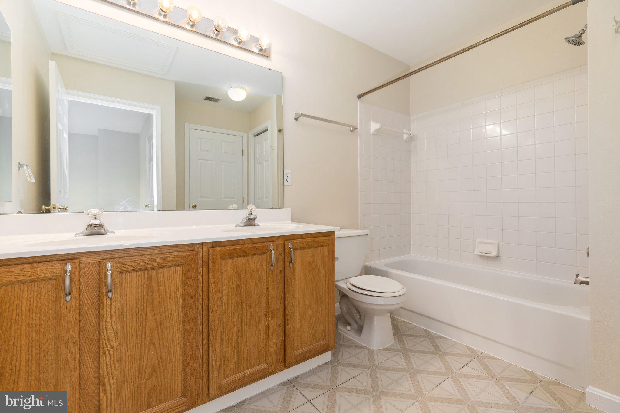 TURNBERRY VILLAGE - Residential Lease