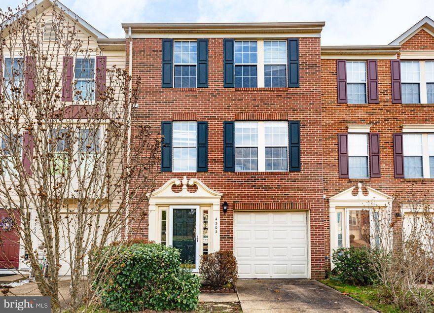 Beautiful and Spacious 3 level townhome in Lees' Hill South-great location! Next to end unit. 1 car garage. Flex room on entry level could be 3rd bedroom, office space, den, playroom, rec room, media room, etc. Fenced in backyard. Gas fireplace in the living room-does function but not usable for tenants. Lots of storage space.