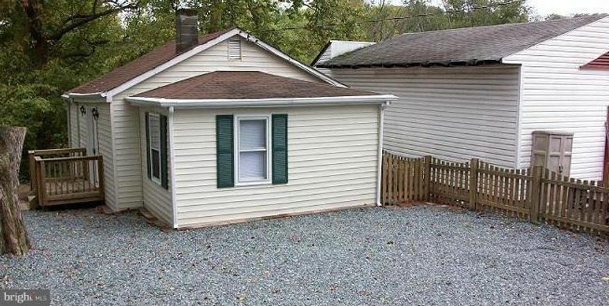 Cozy, renovated bungalow close to the heart of Fredericksburg!  Newer appliances, stackable washer/dryer. Ready for move in! What a deal!