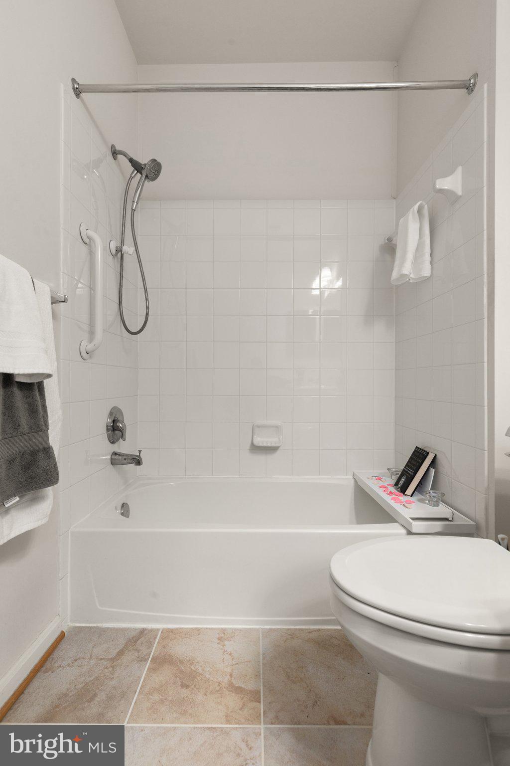 GATHERINGS AT LYNDWOOD - Residential