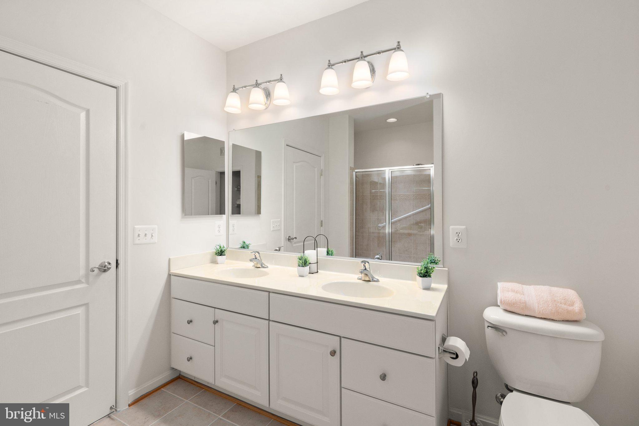 GATHERINGS AT LYNDWOOD - Residential