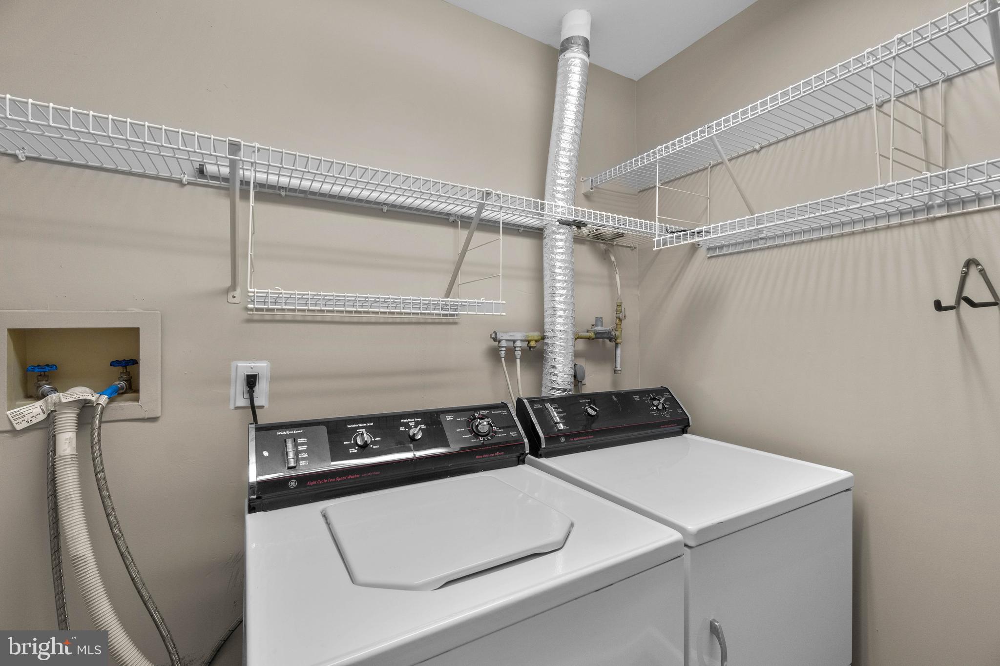 FALLS GABLE - Residential Lease