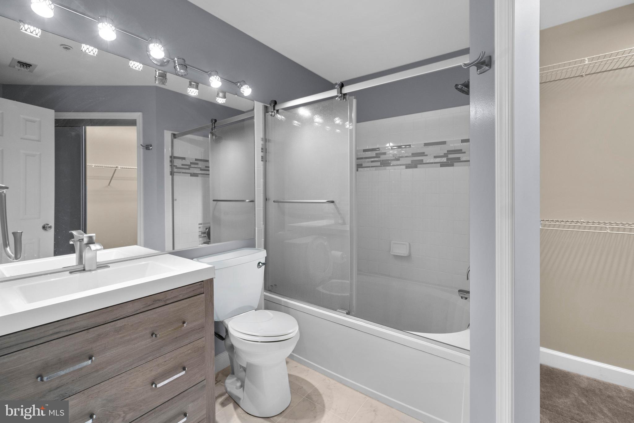 FALLS GABLE - Residential Lease