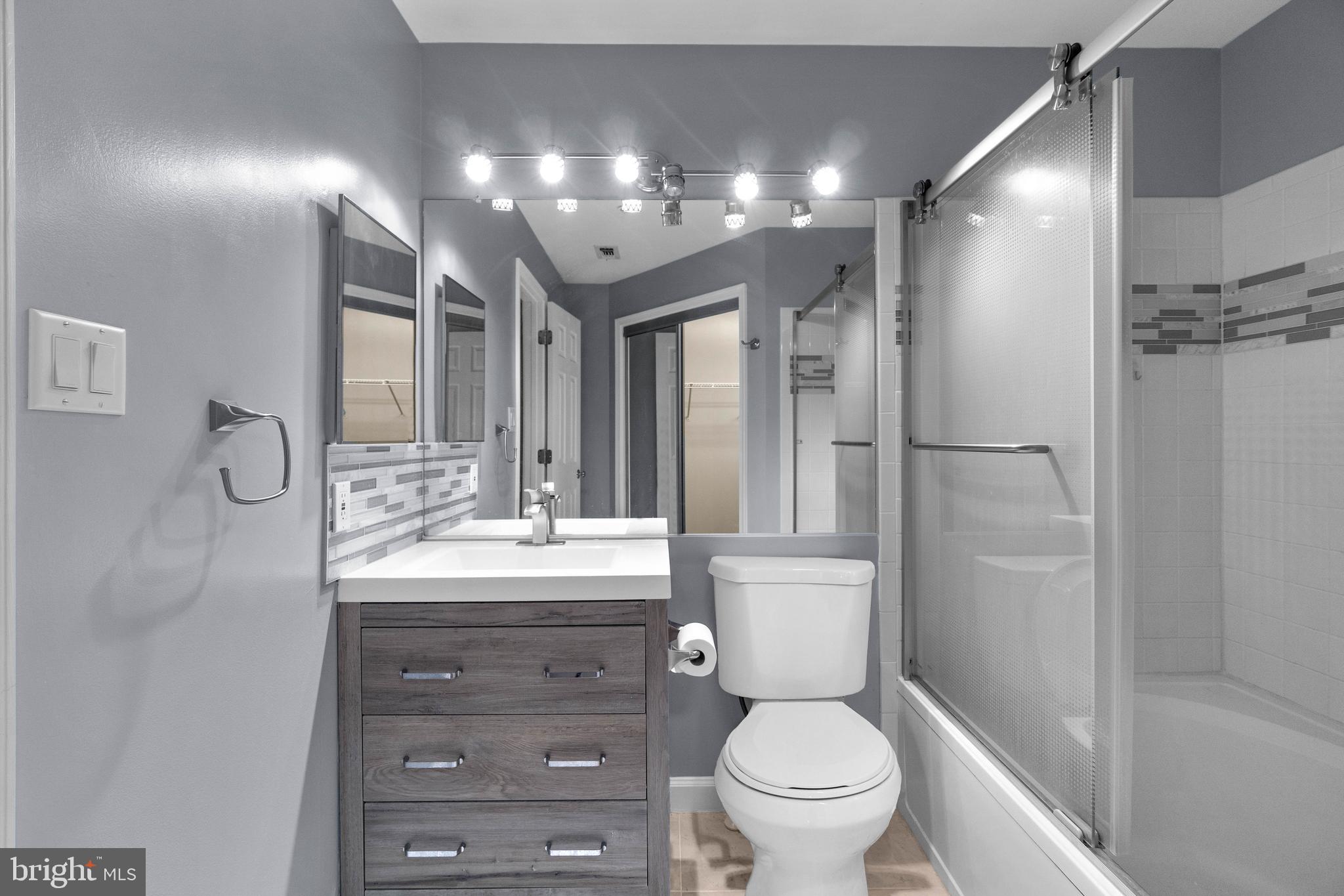 FALLS GABLE - Residential Lease