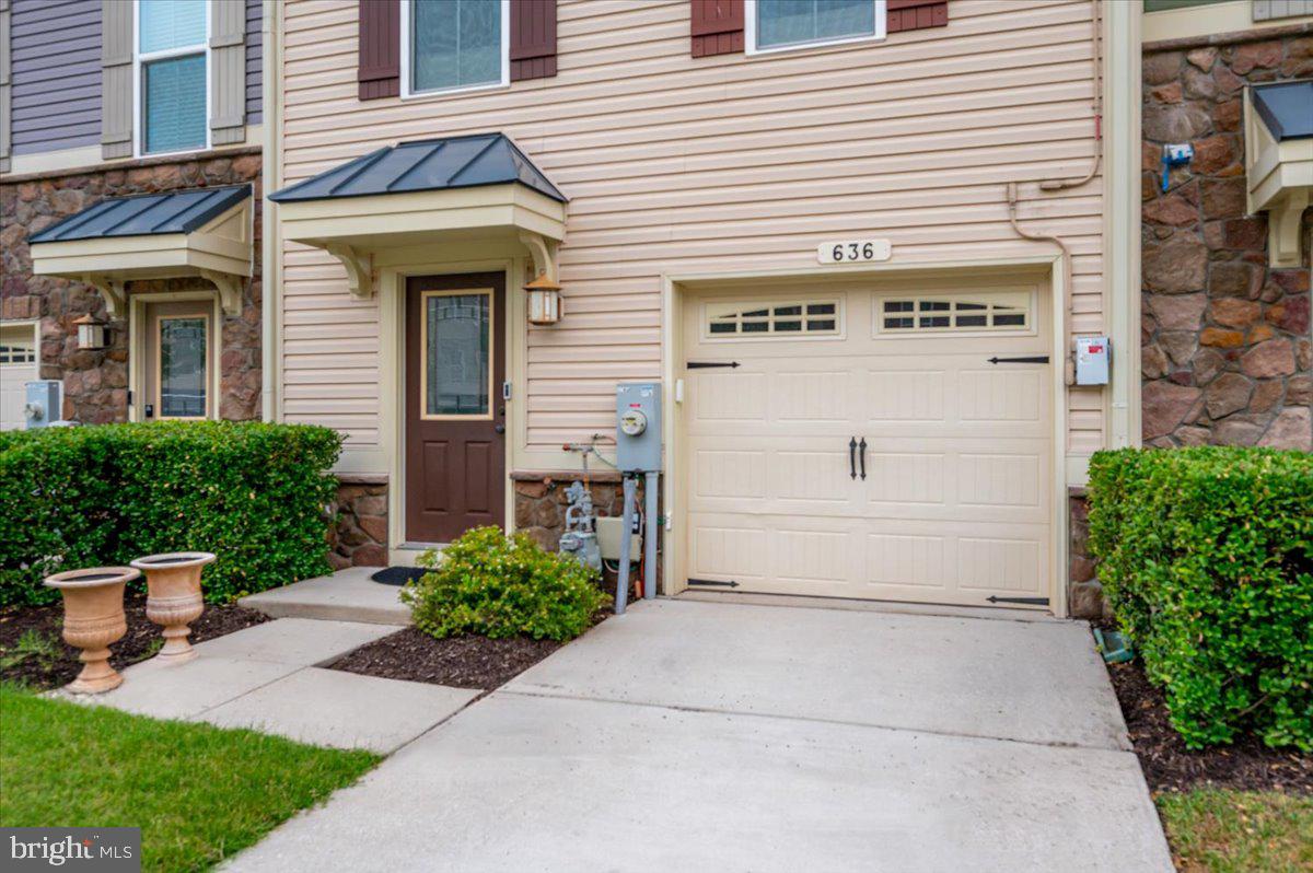 636 FOXWOOD DRIVE - Photo 2