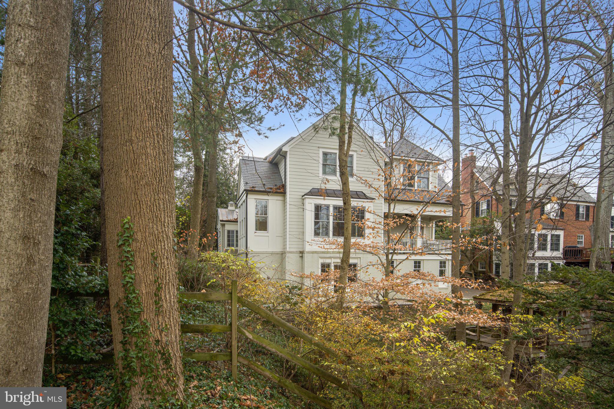 BARNABY WOODS - Residential
