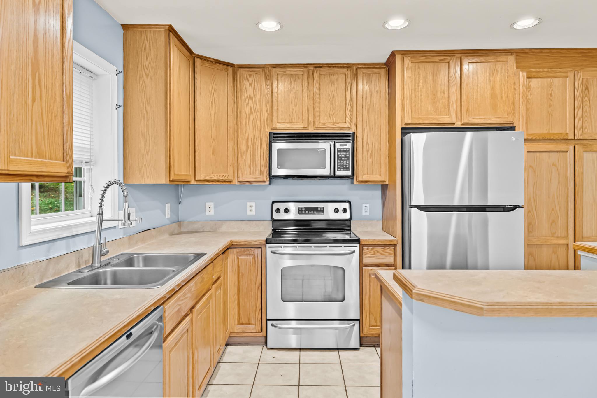 PRESIDENTIAL LAKES - Residential