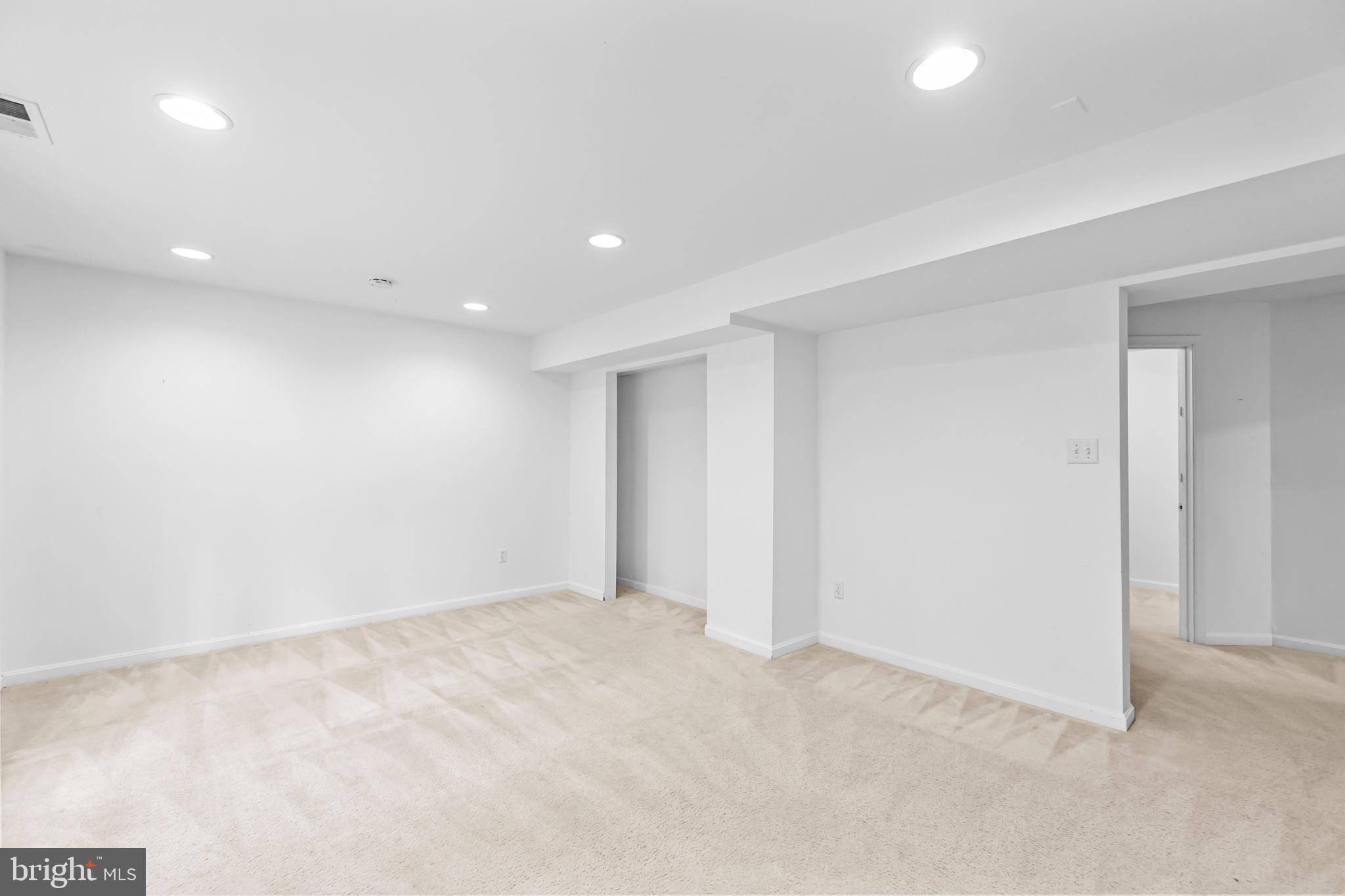 PRESIDENTIAL LAKES - Residential