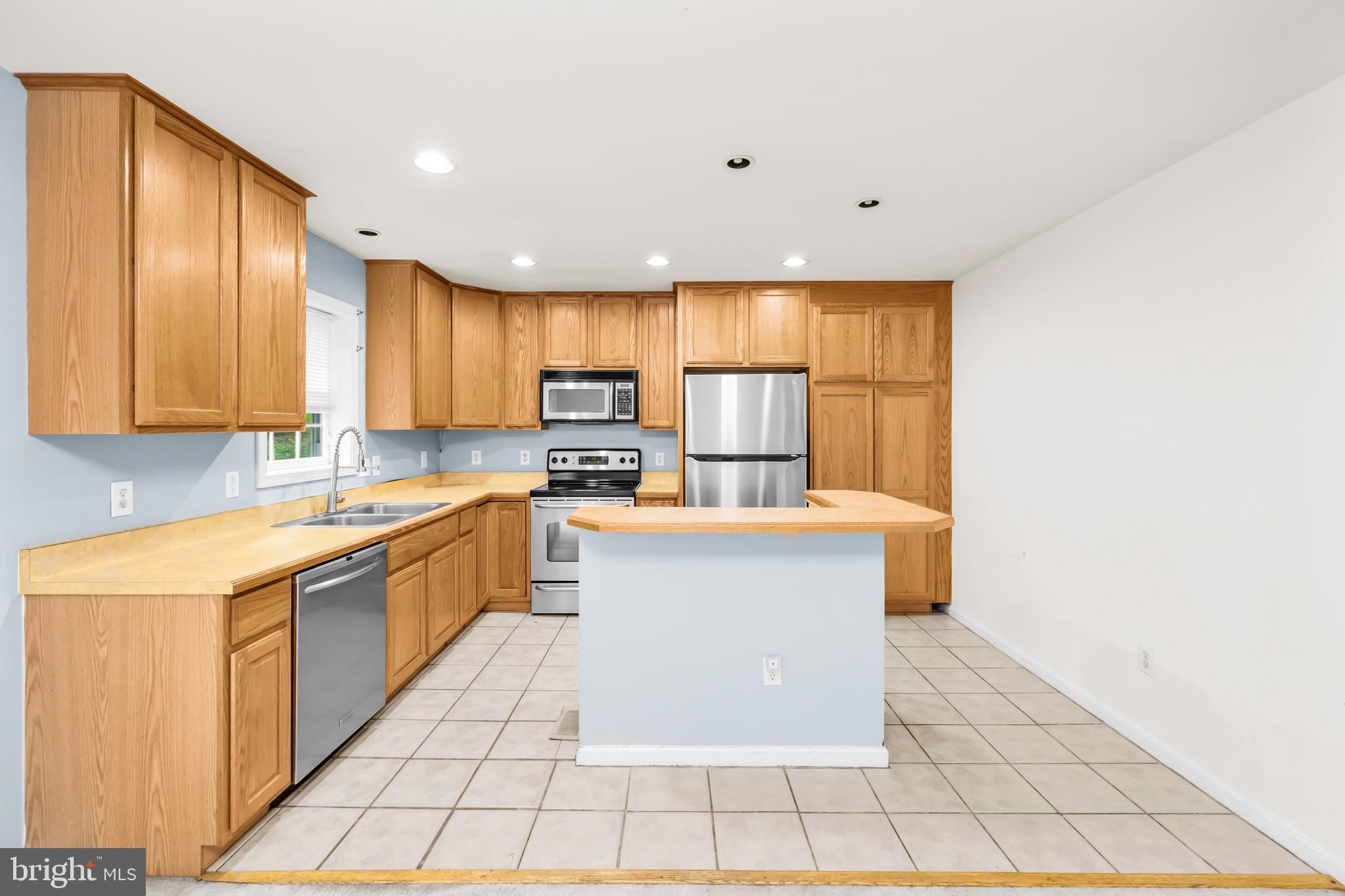 PRESIDENTIAL LAKES - Residential