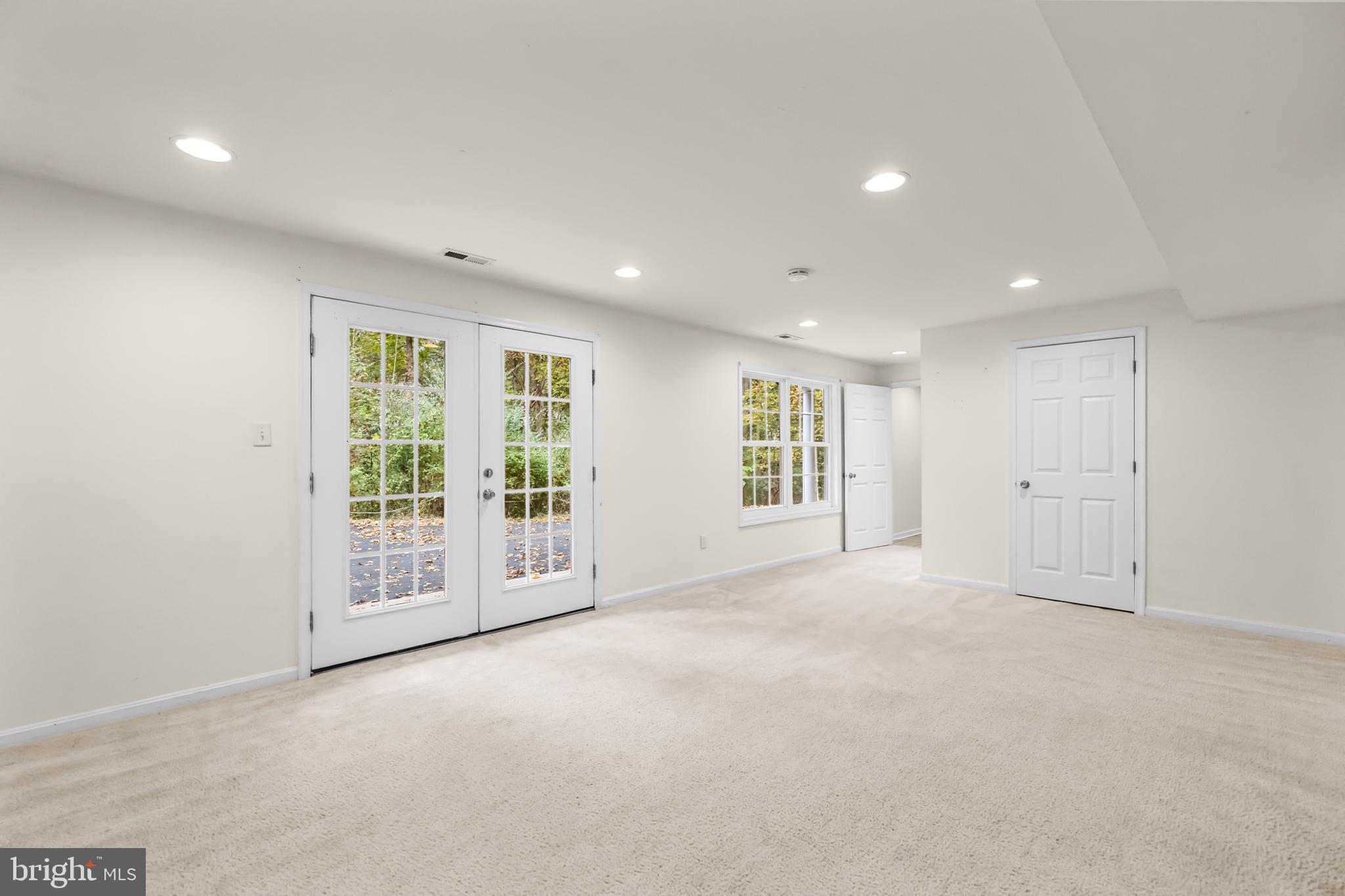 PRESIDENTIAL LAKES - Residential