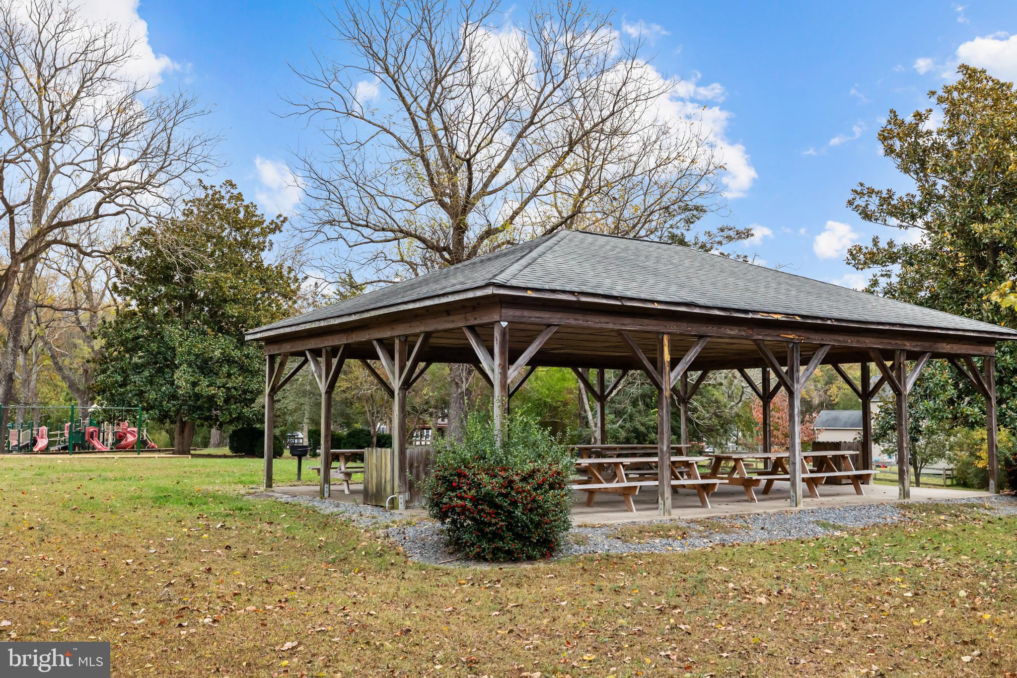PRESIDENTIAL LAKES - Residential