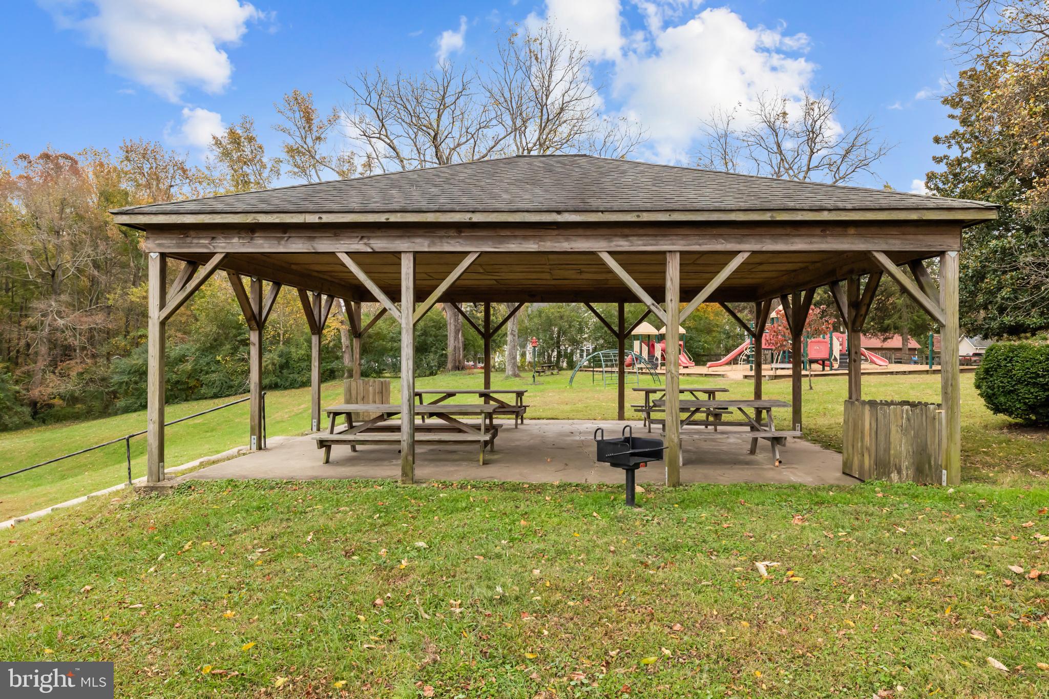 PRESIDENTIAL LAKES - Residential