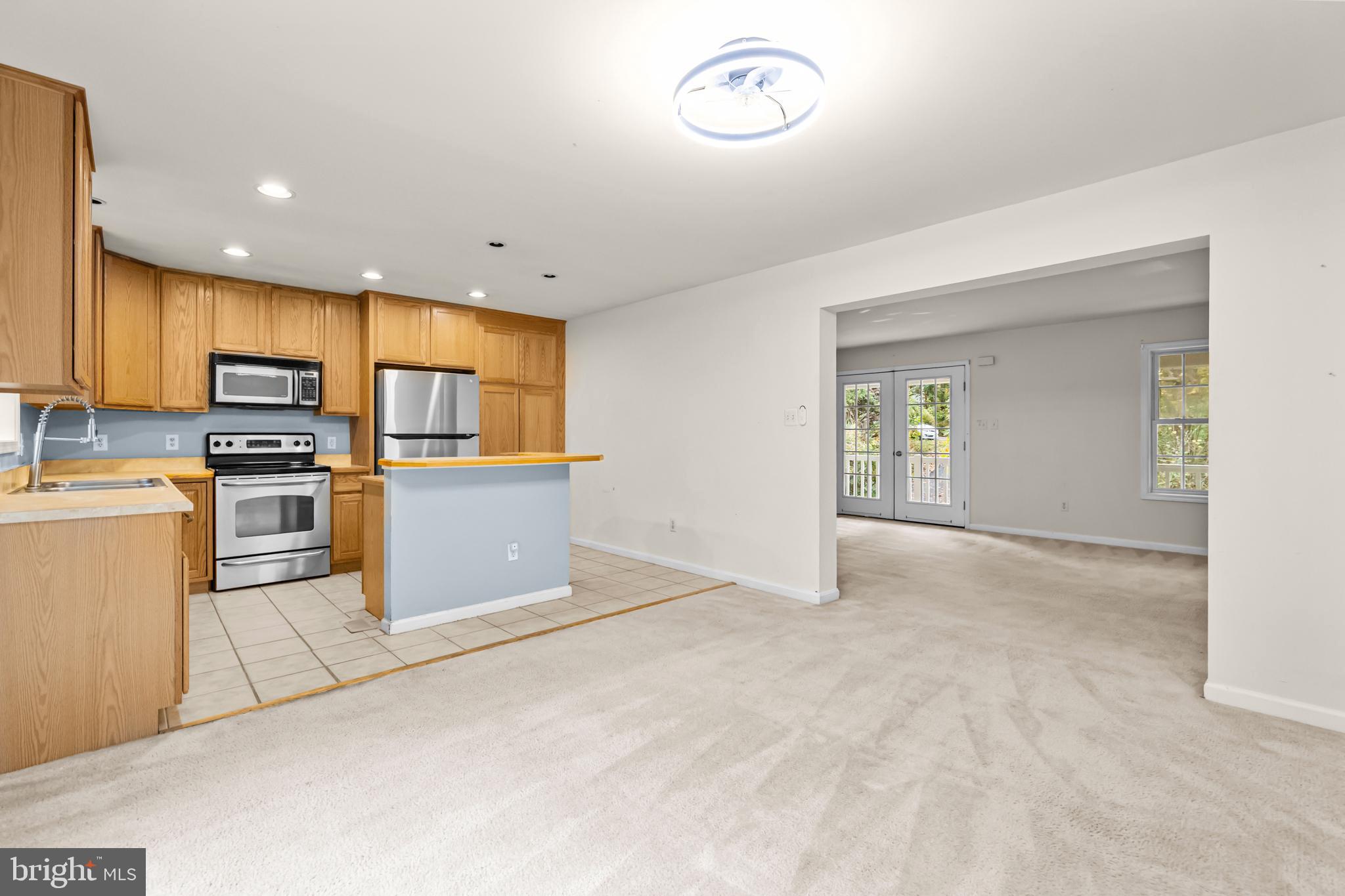 PRESIDENTIAL LAKES - Residential