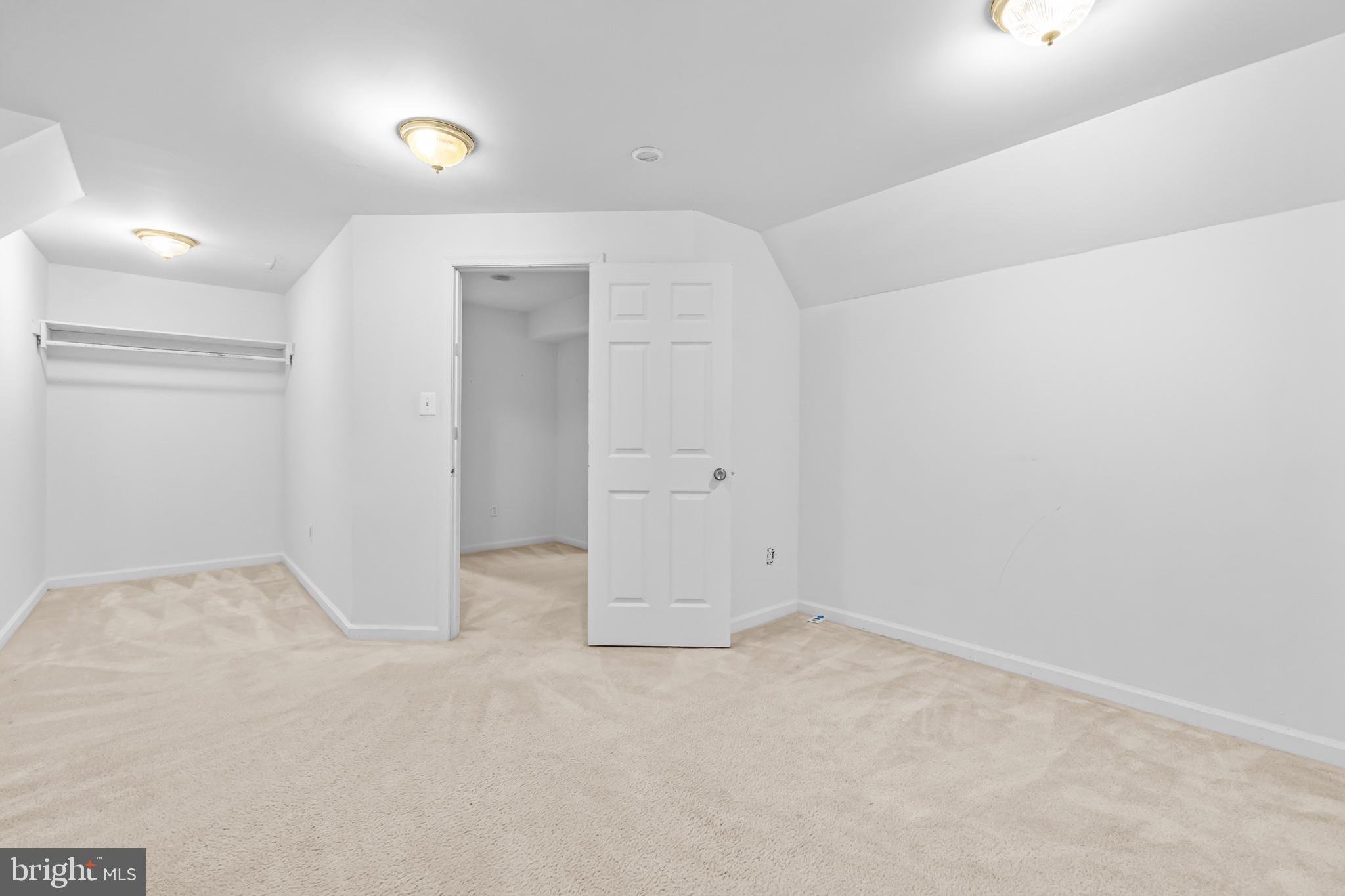 PRESIDENTIAL LAKES - Residential