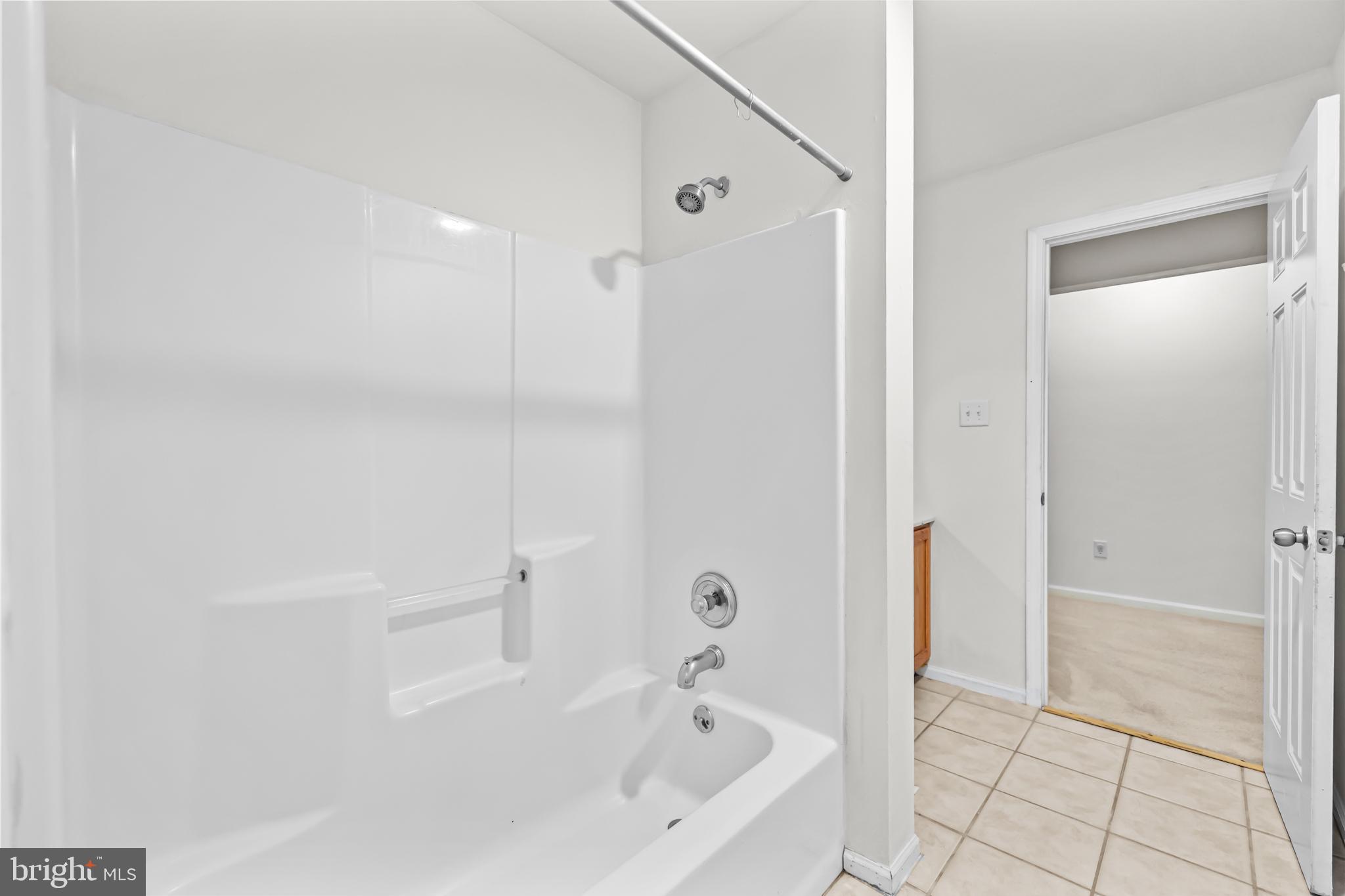 PRESIDENTIAL LAKES - Residential