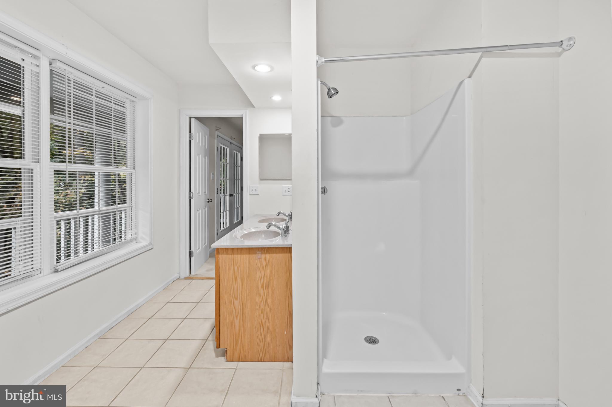 PRESIDENTIAL LAKES - Residential