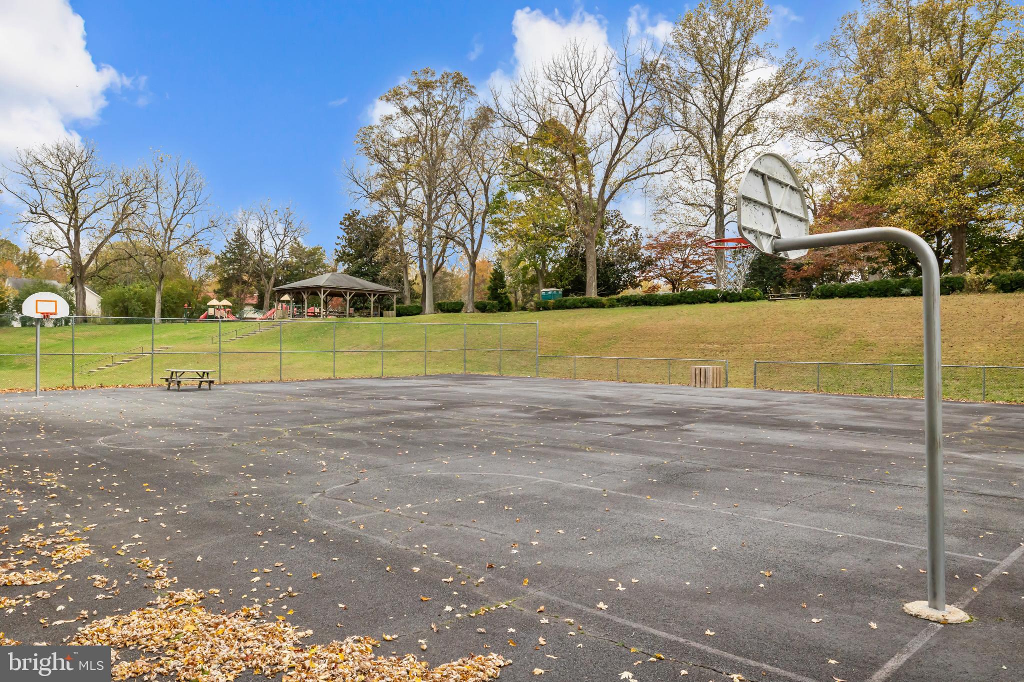 PRESIDENTIAL LAKES - Residential