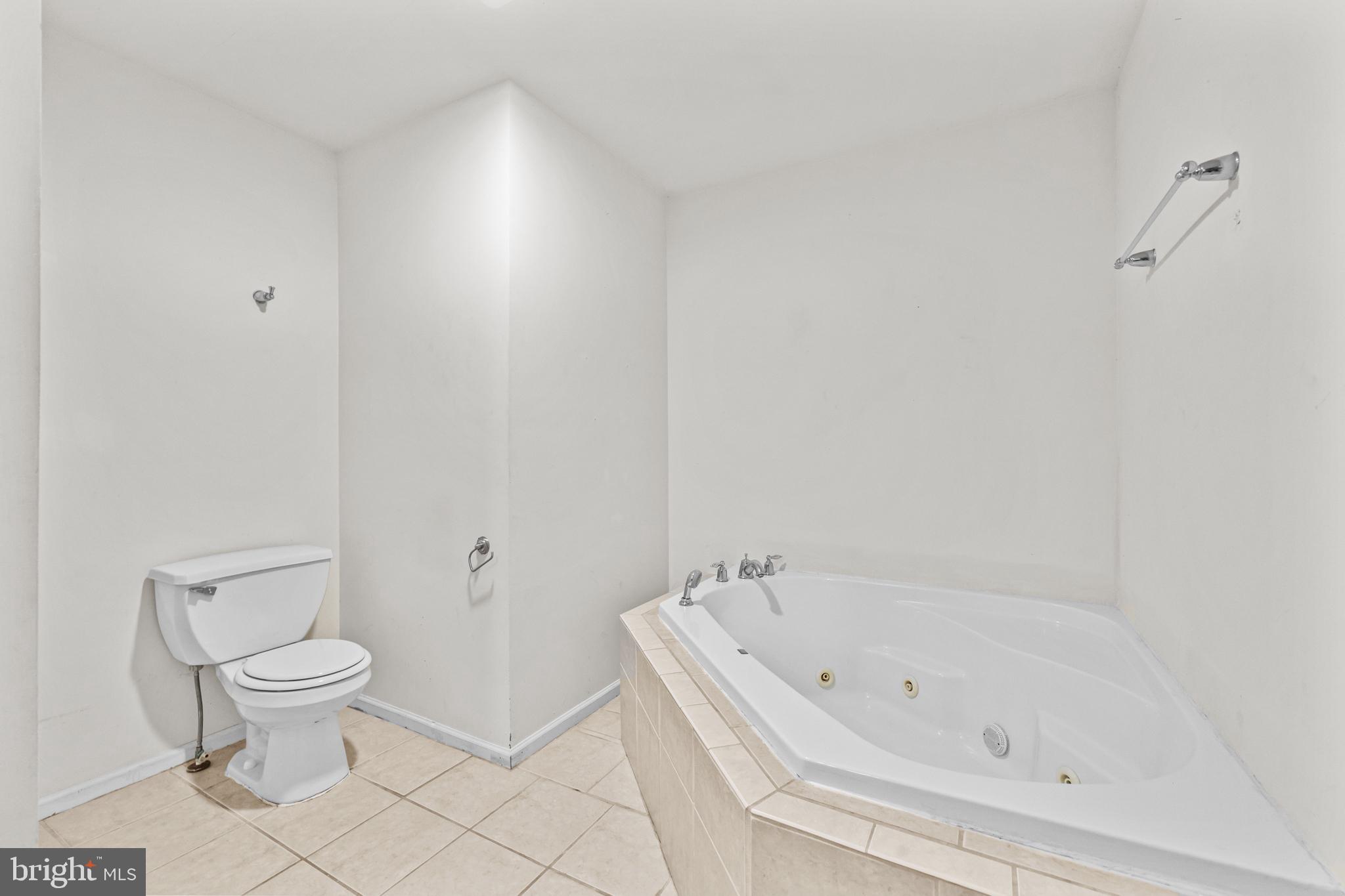 PRESIDENTIAL LAKES - Residential