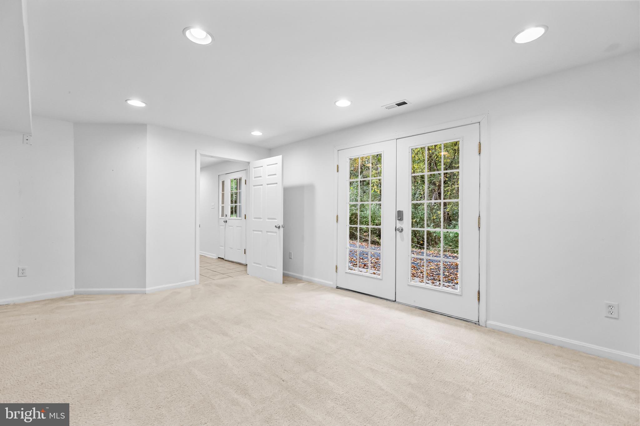 PRESIDENTIAL LAKES - Residential