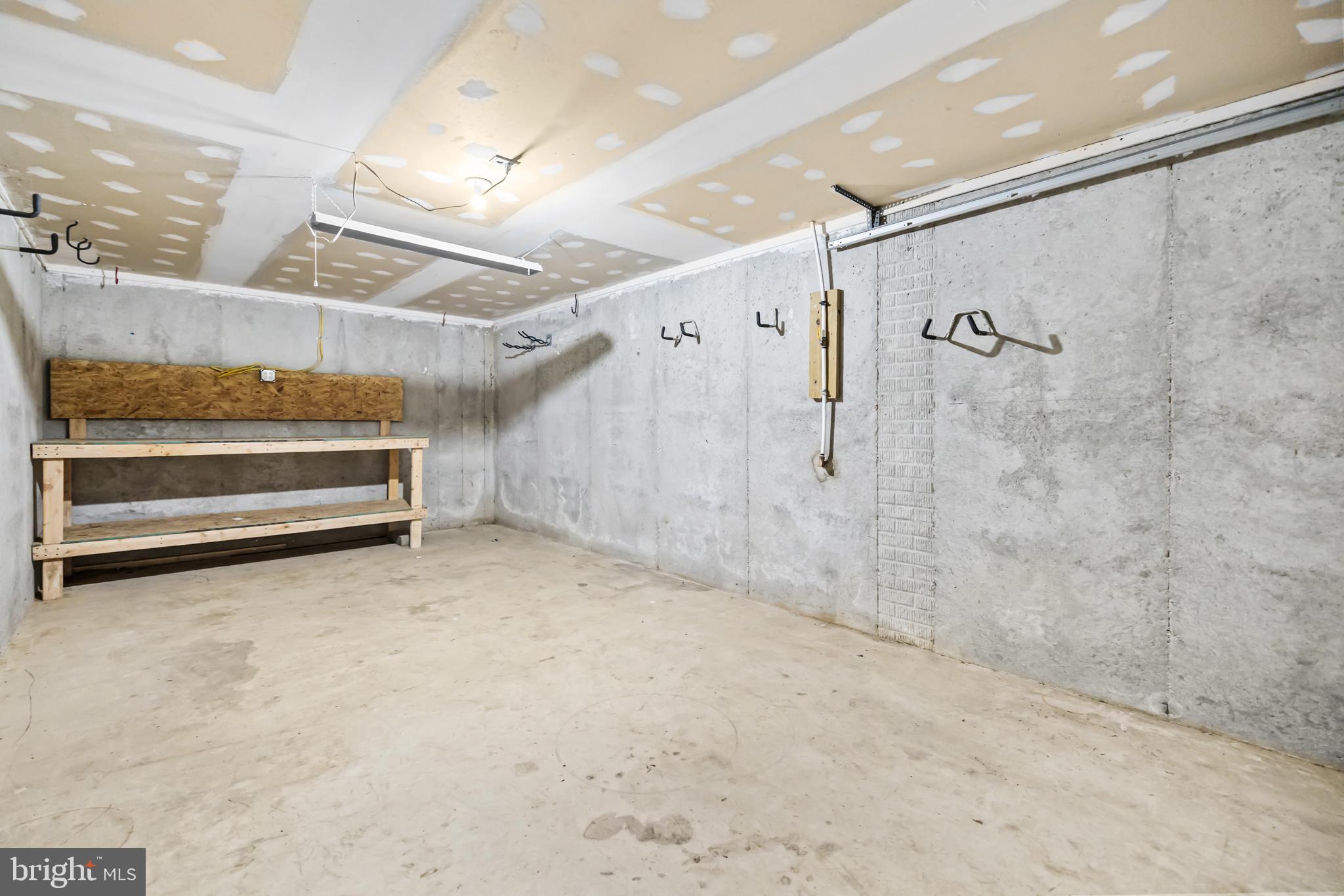 PRESIDENTIAL LAKES - Residential