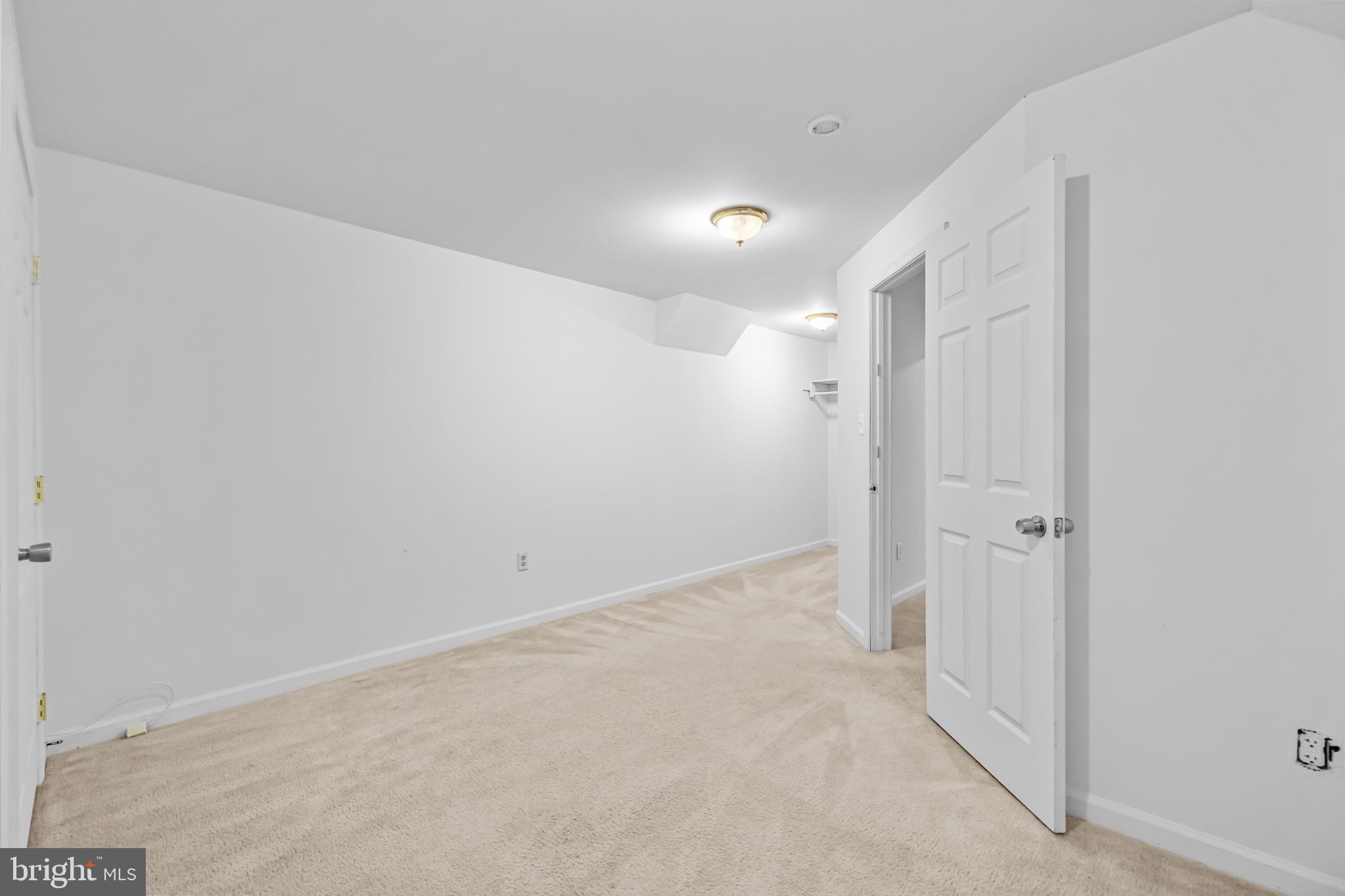 PRESIDENTIAL LAKES - Residential