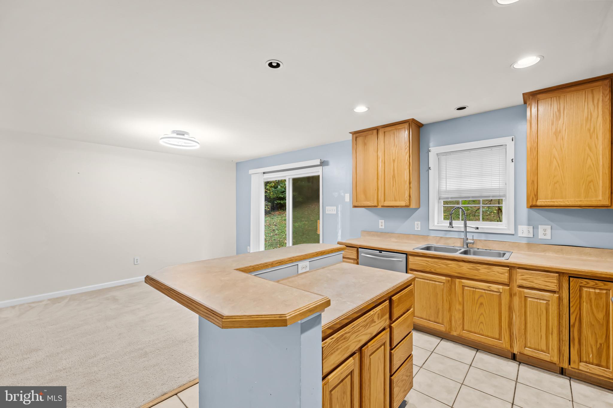 PRESIDENTIAL LAKES - Residential