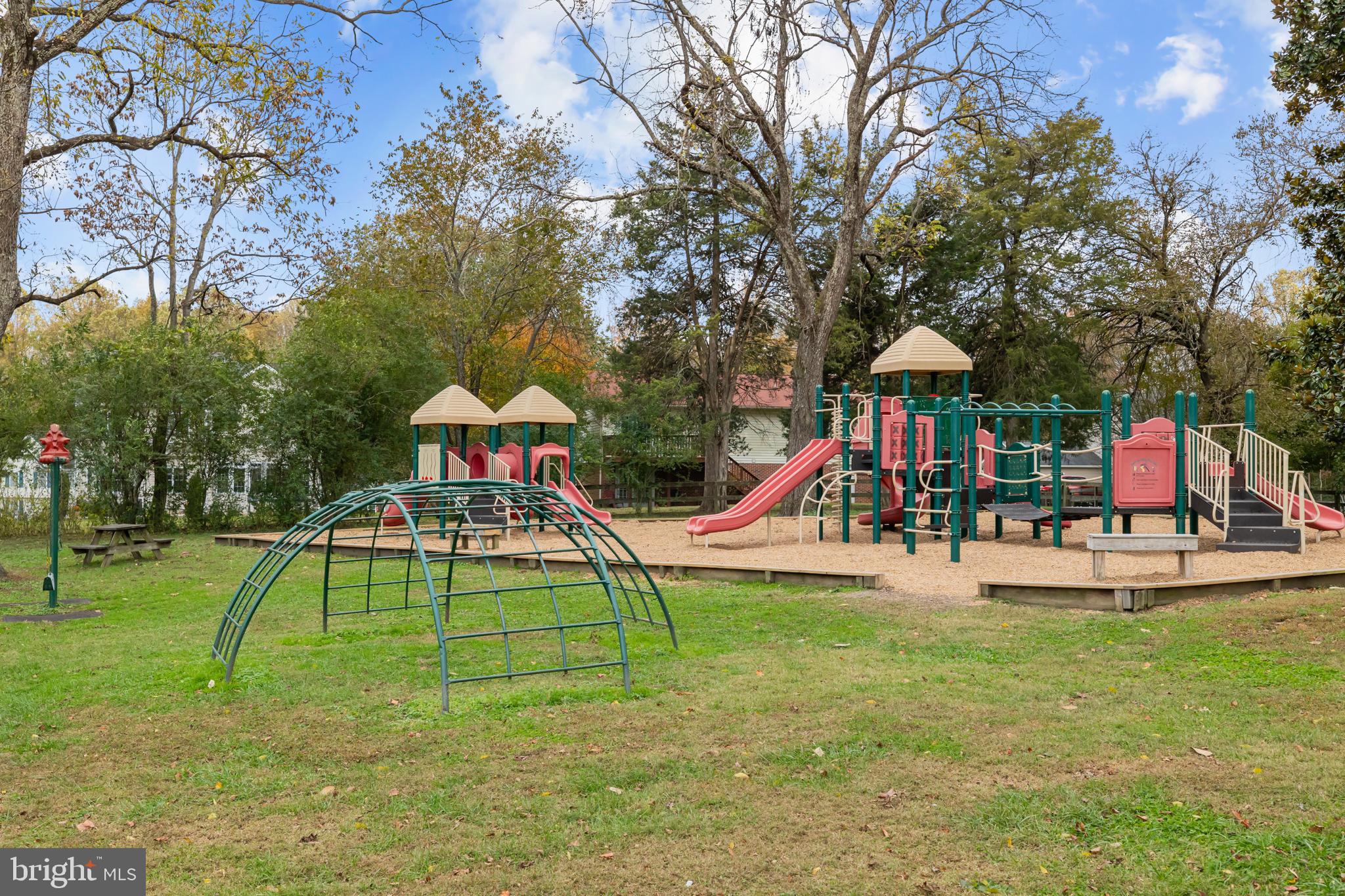 PRESIDENTIAL LAKES - Residential