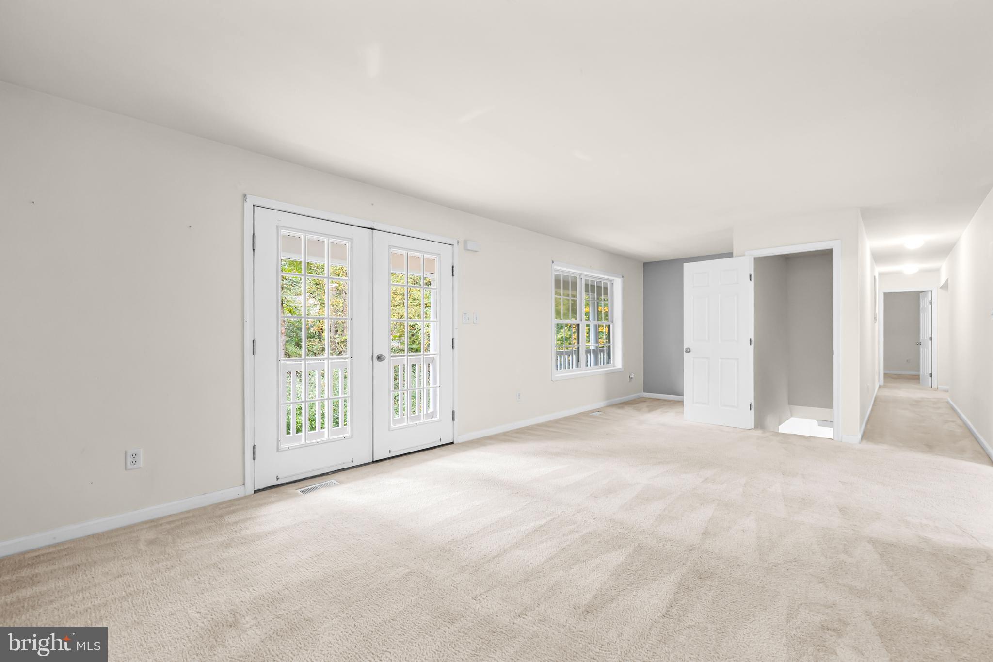 PRESIDENTIAL LAKES - Residential