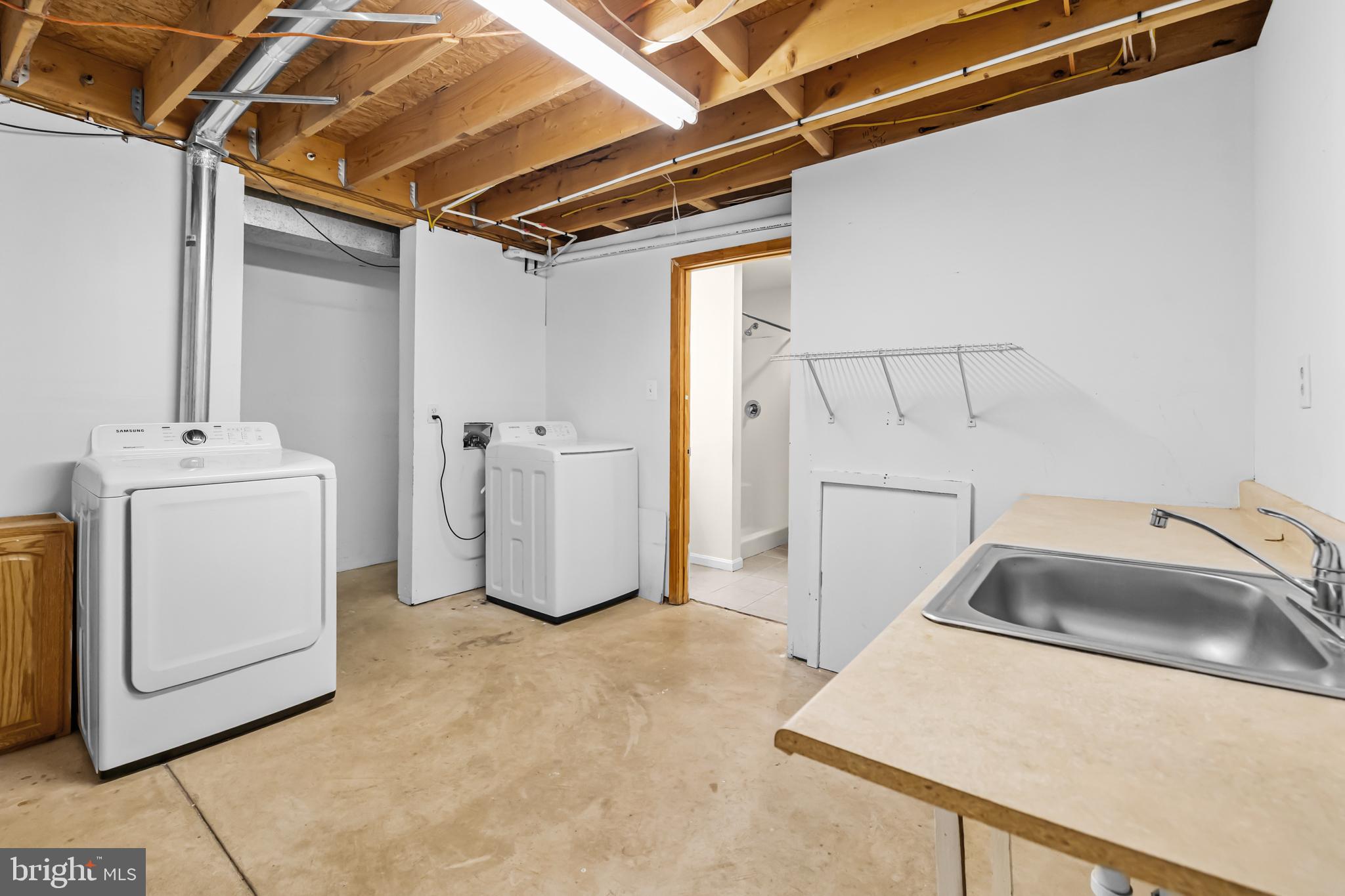 PRESIDENTIAL LAKES - Residential