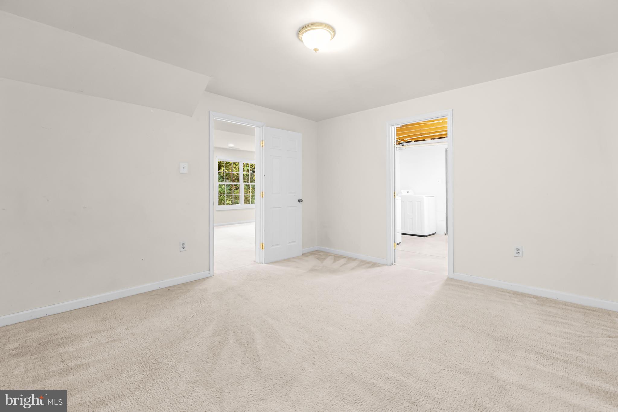 PRESIDENTIAL LAKES - Residential