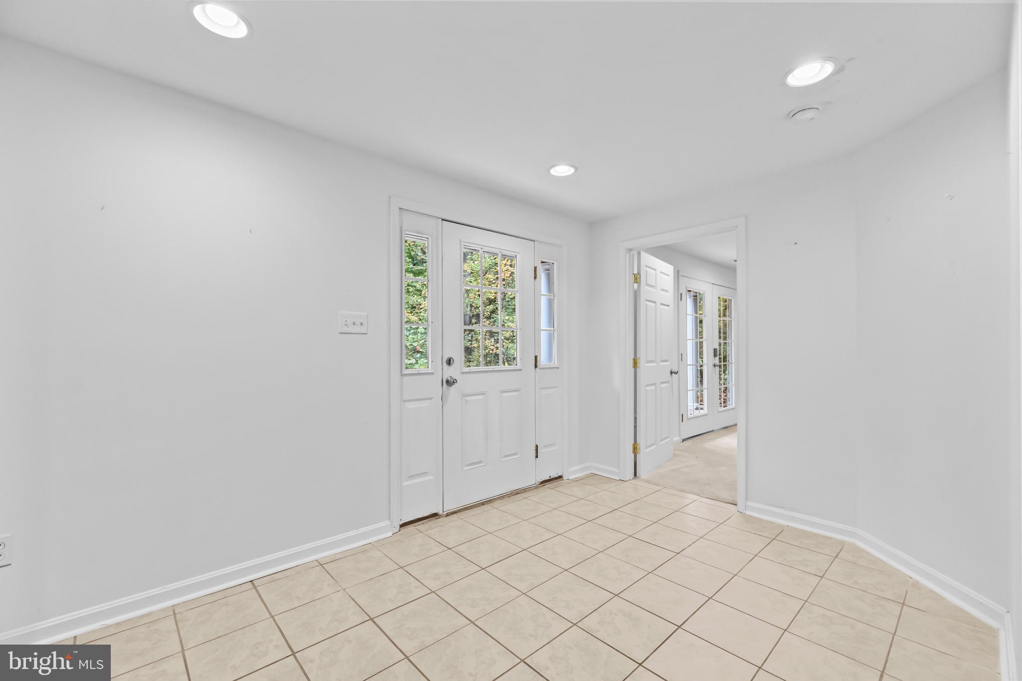 PRESIDENTIAL LAKES - Residential