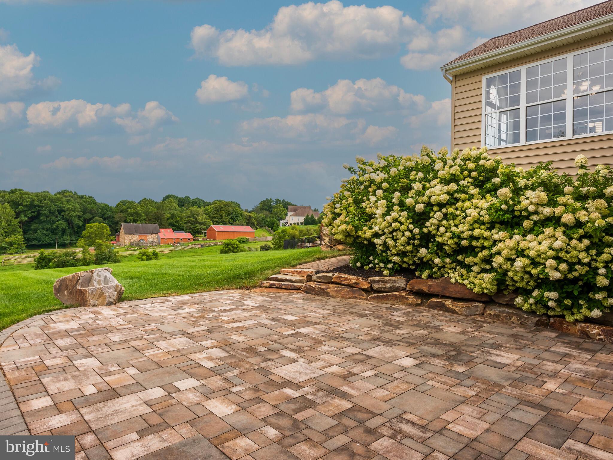 WHITE CLAY KNOLL - Residential