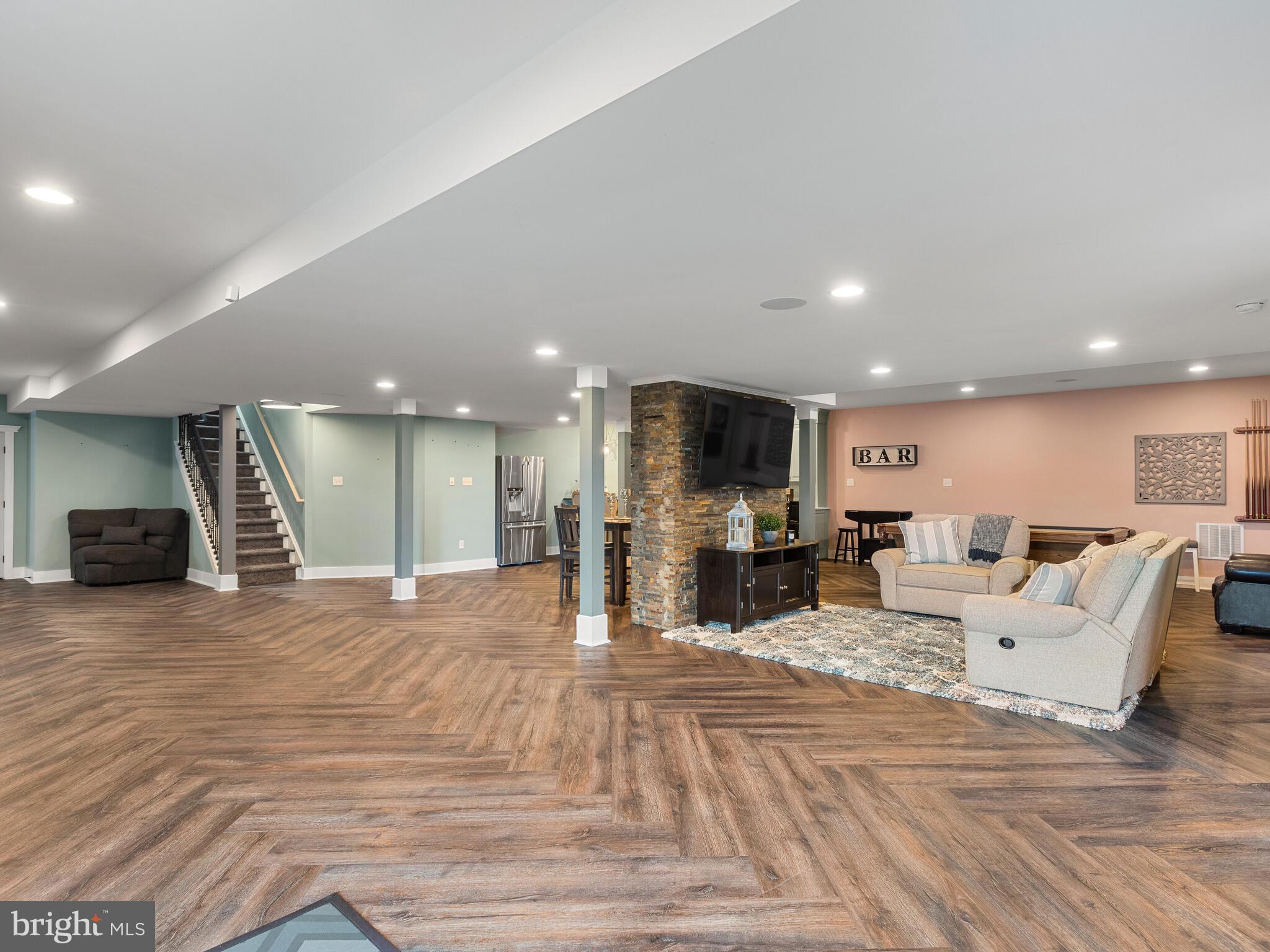 WHITE CLAY KNOLL - Residential