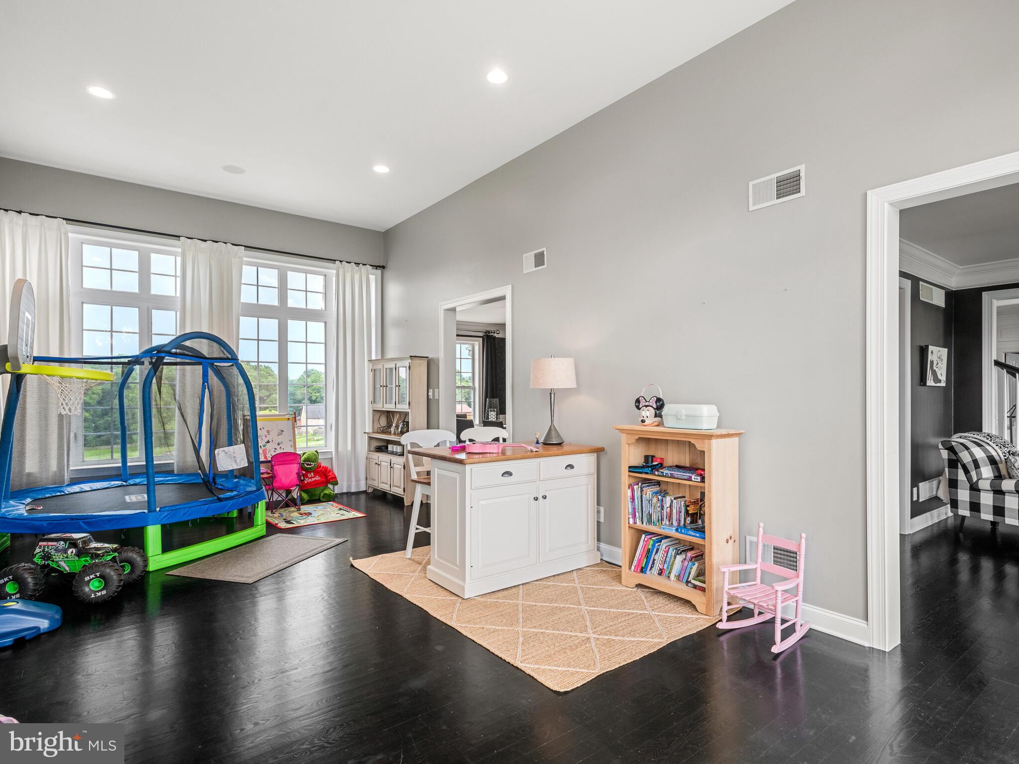 WHITE CLAY KNOLL - Residential