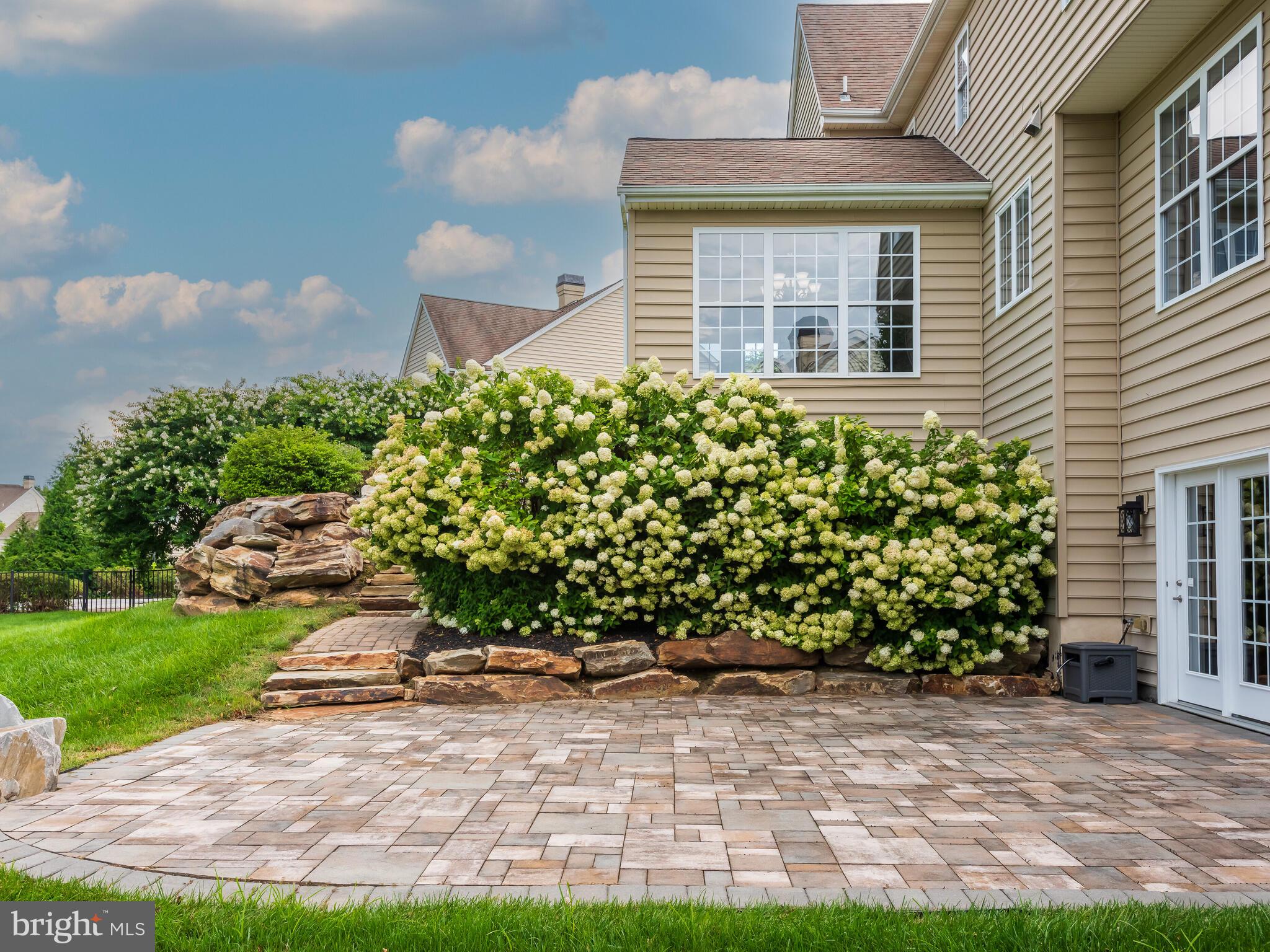 WHITE CLAY KNOLL - Residential