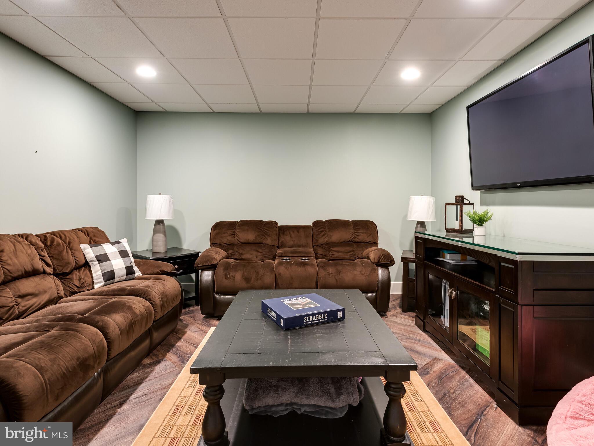 WHITE CLAY KNOLL - Residential