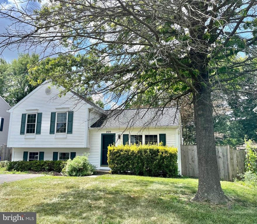 Wow ! A three bedroom single family home with no HOA. Conveniently located on a quiet street but only 2 minutes from Route 15 and 5 minutes to down town Frederick and Baker Park. Yard is fully fenced.Lower level has a 1/2 bath, laundry and unfinished room to expand.( Baseboard heat is back up only.Property has central heat and air)
Great price. Estate sale.As-is inspections only. Property is in good condition and no repairs will be made.