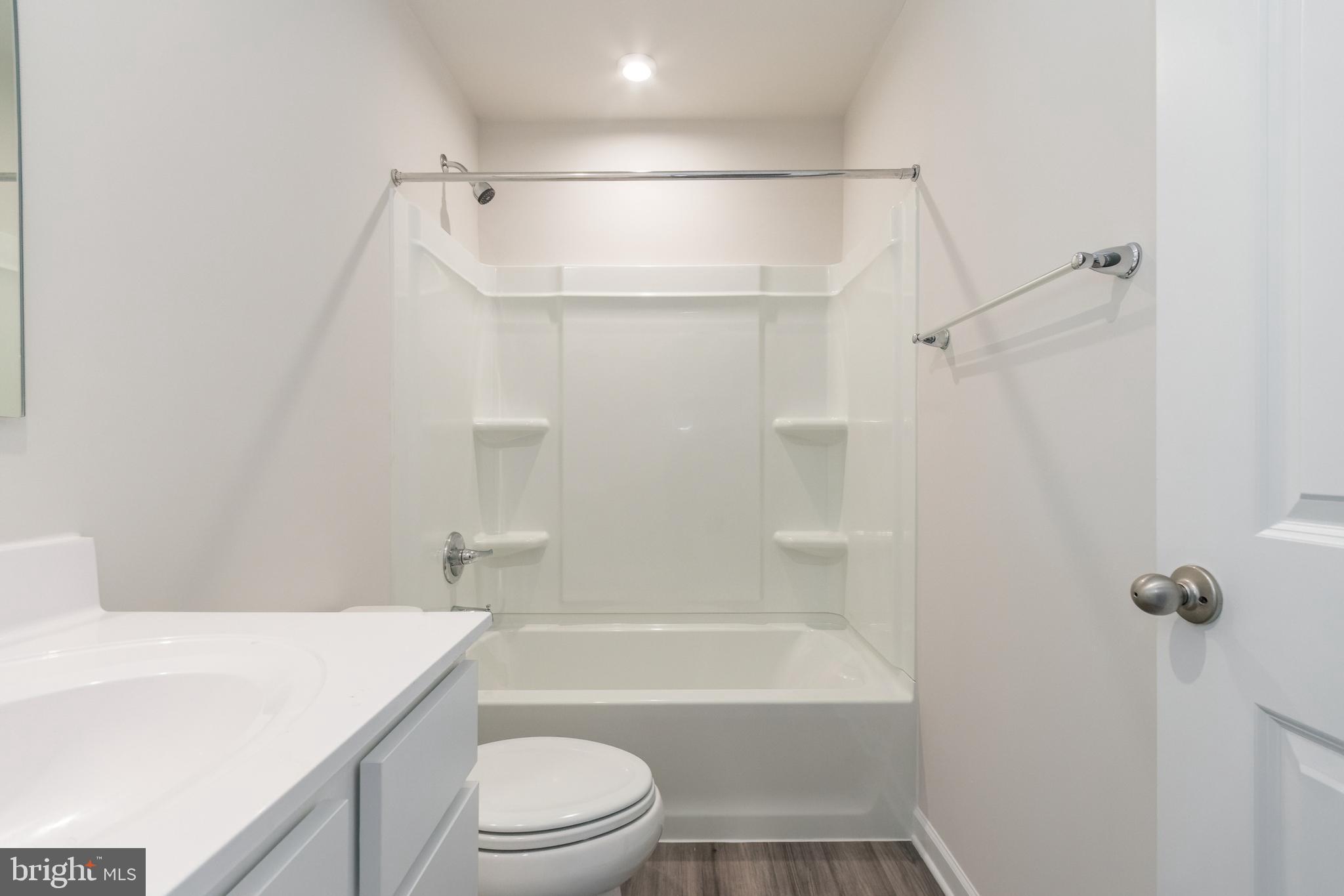 THE LAKES AT MARTINSBURG - Residential Lease