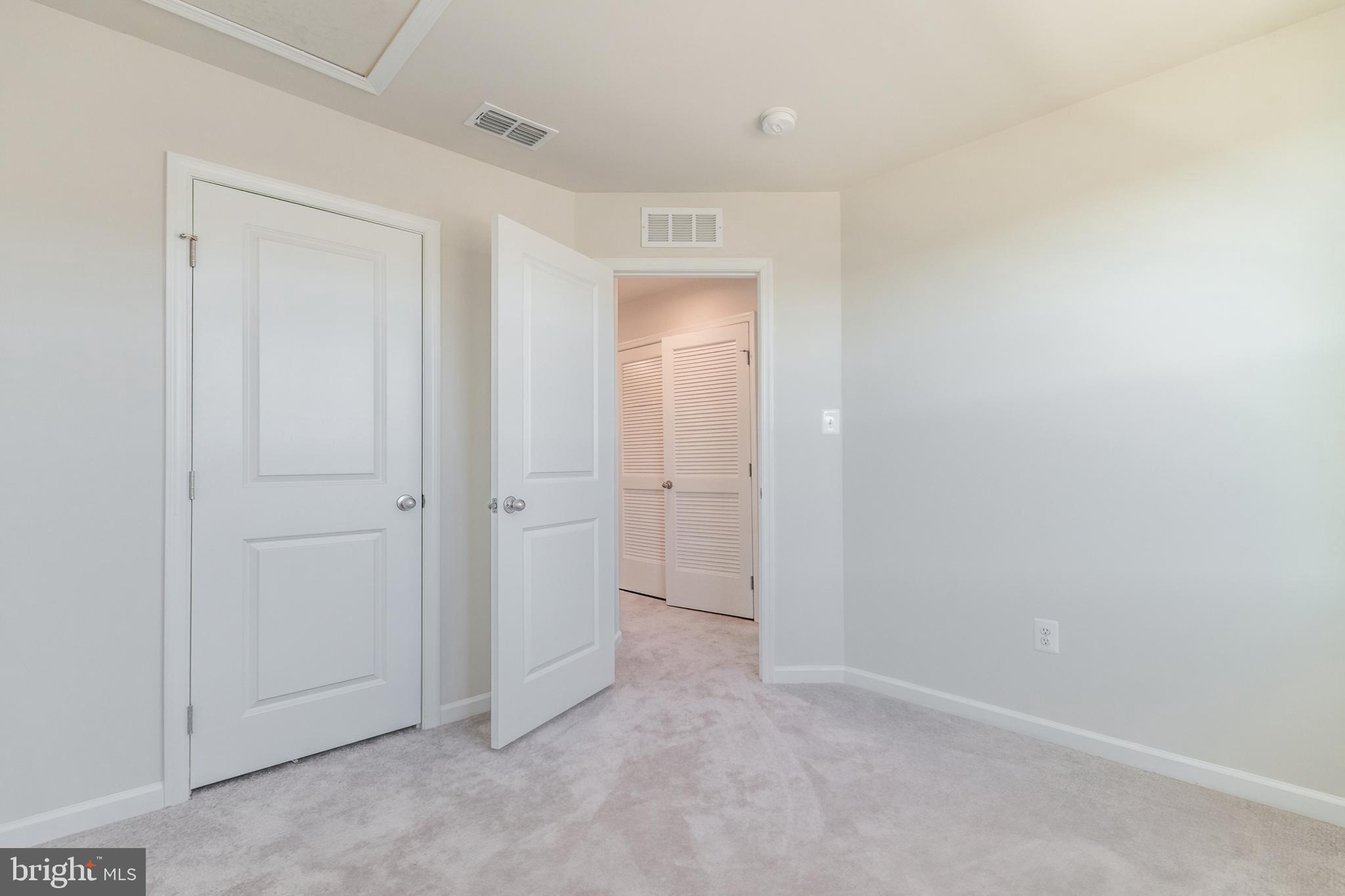 THE LAKES AT MARTINSBURG - Residential Lease