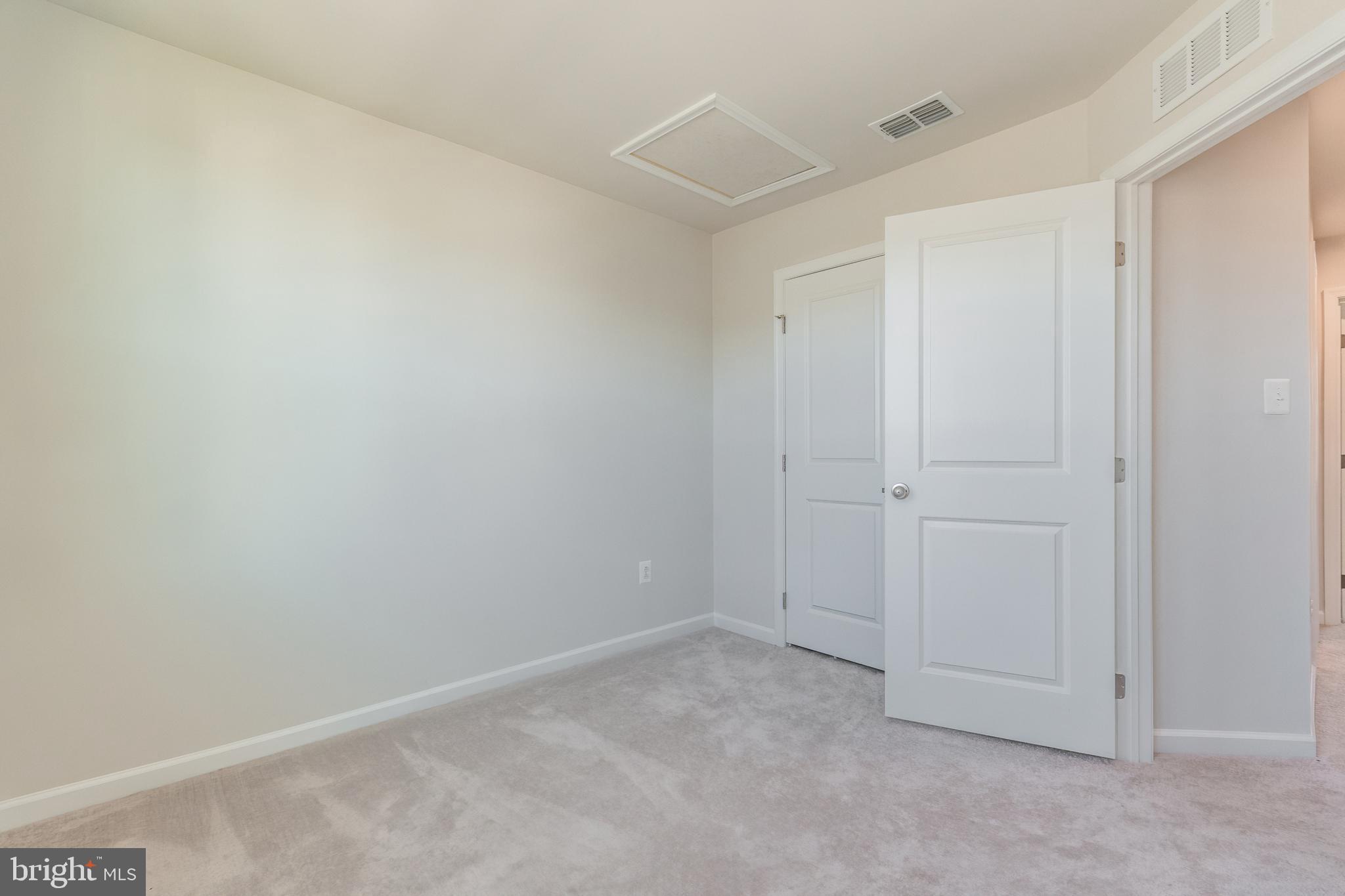 THE LAKES AT MARTINSBURG - Residential Lease