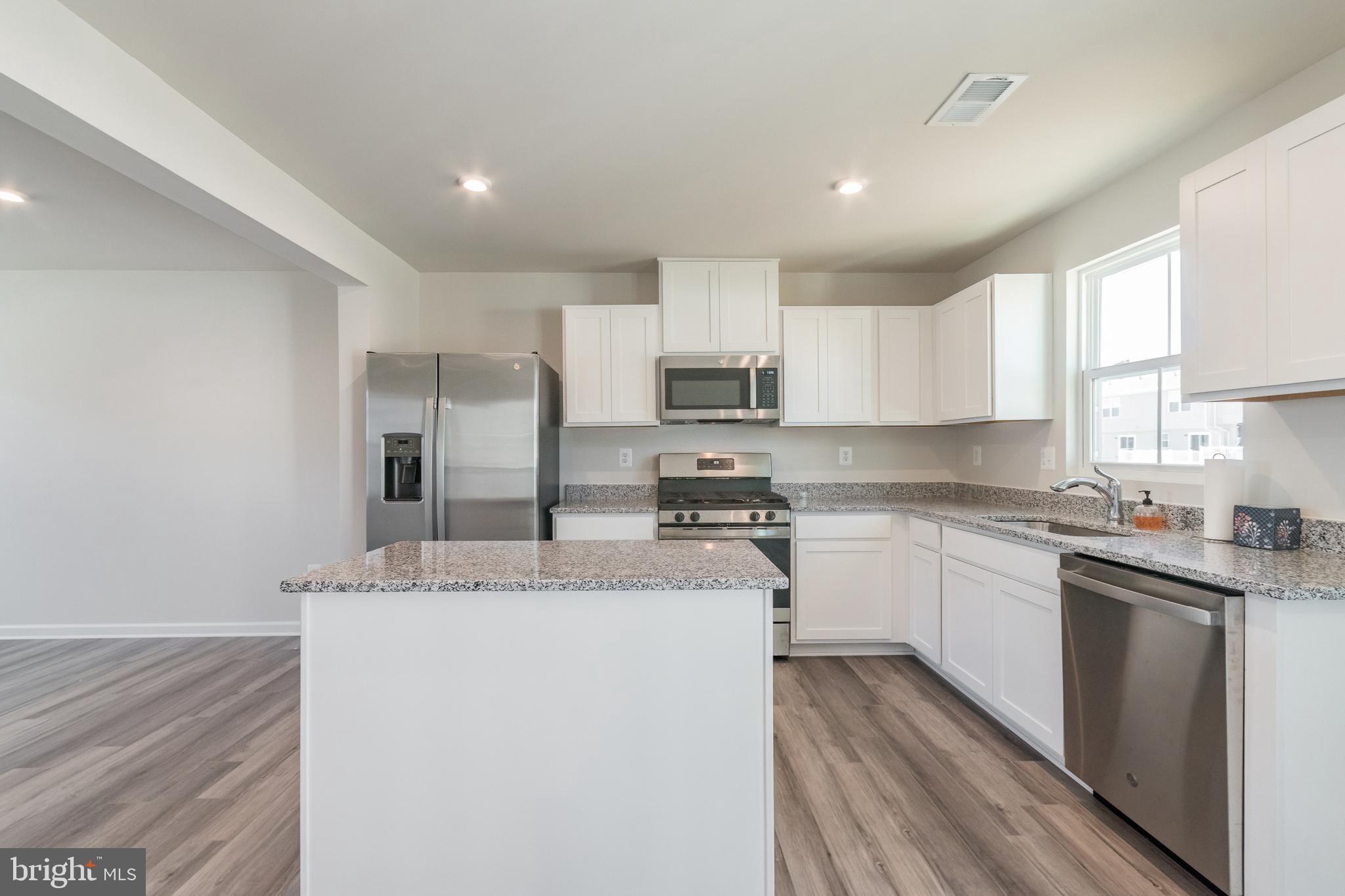 THE LAKES AT MARTINSBURG - Residential Lease