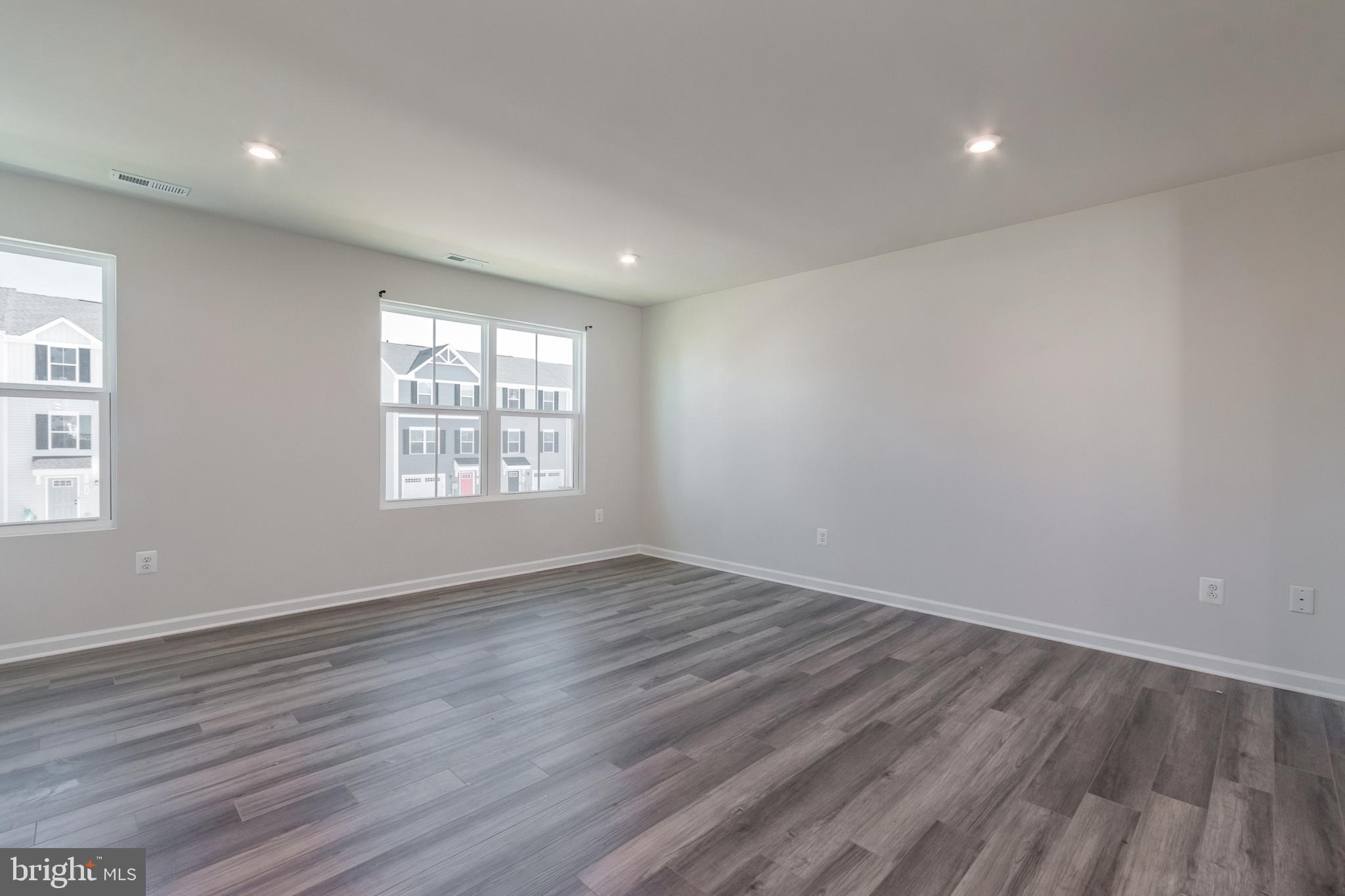 THE LAKES AT MARTINSBURG - Residential Lease