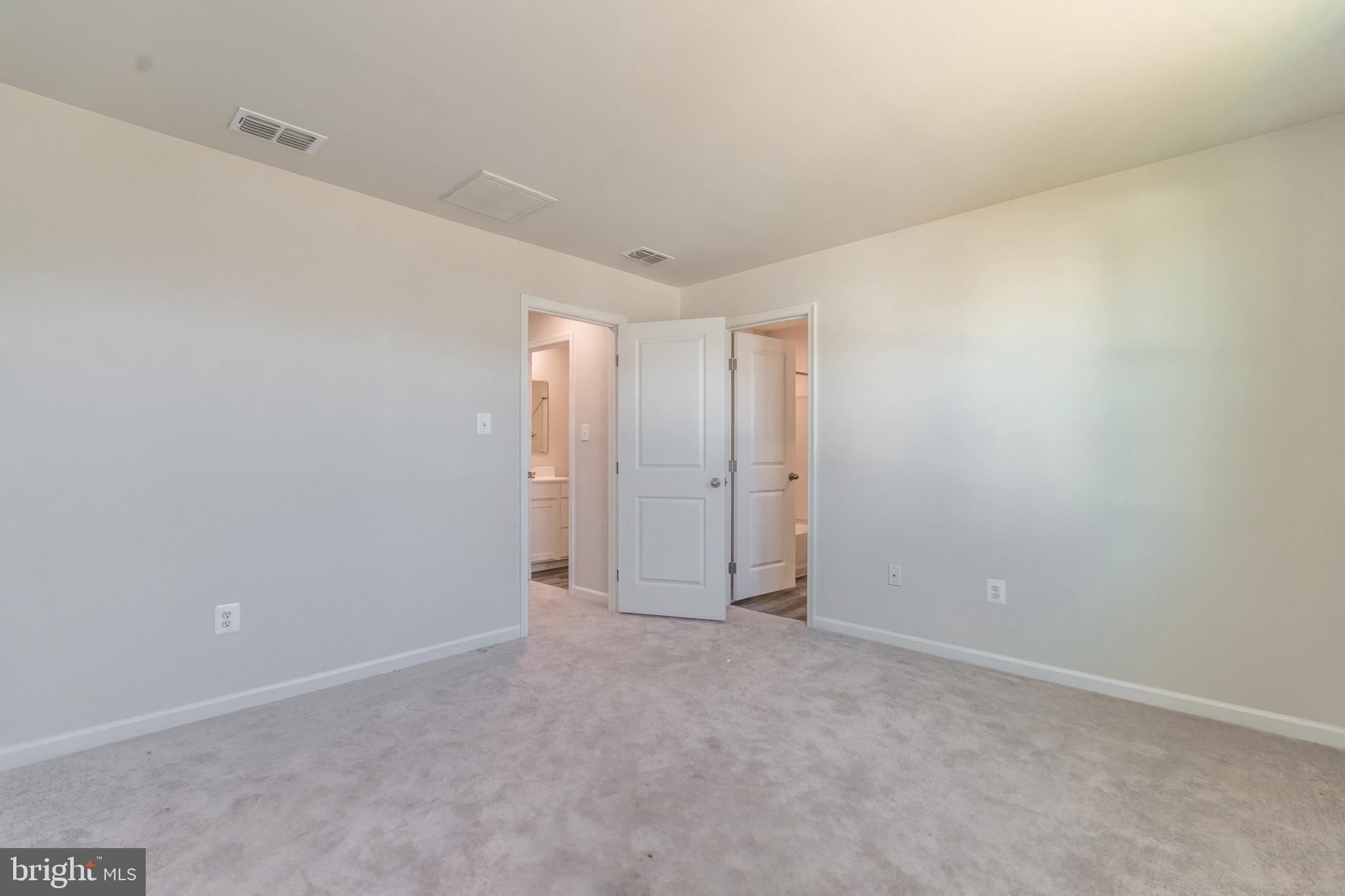 THE LAKES AT MARTINSBURG - Residential Lease