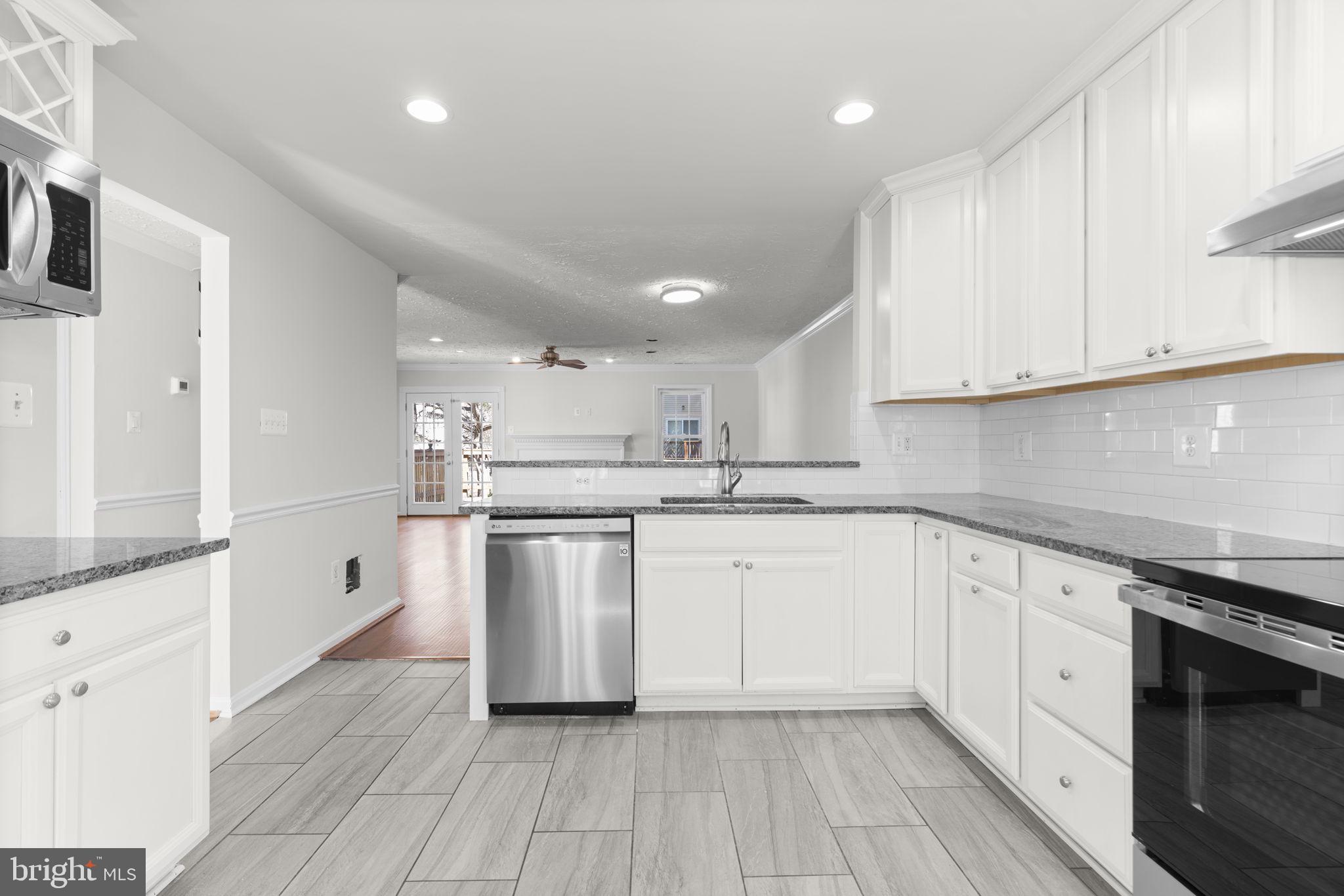 CROFTON MEWS CONDO - Residential