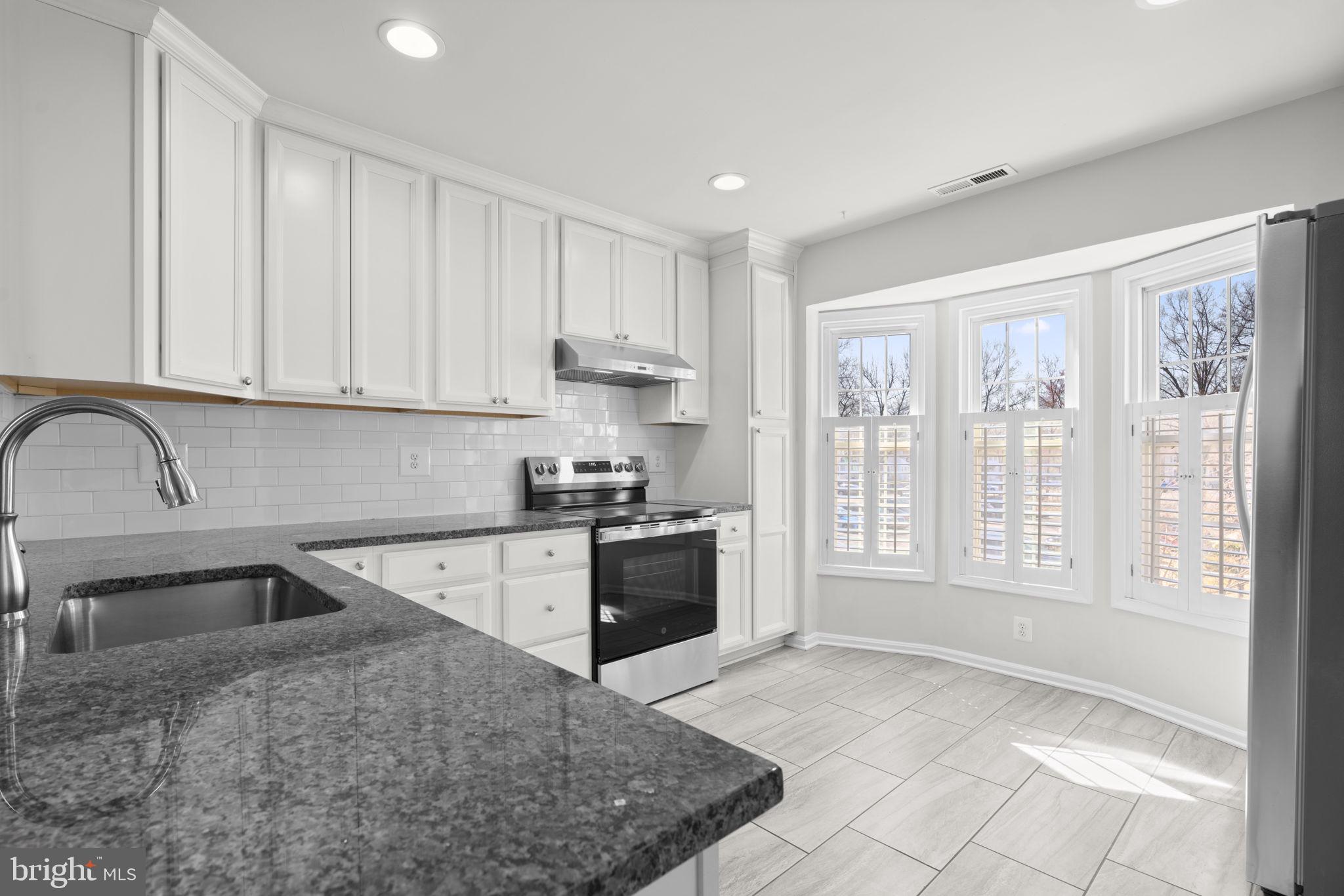 CROFTON MEWS CONDO - Residential