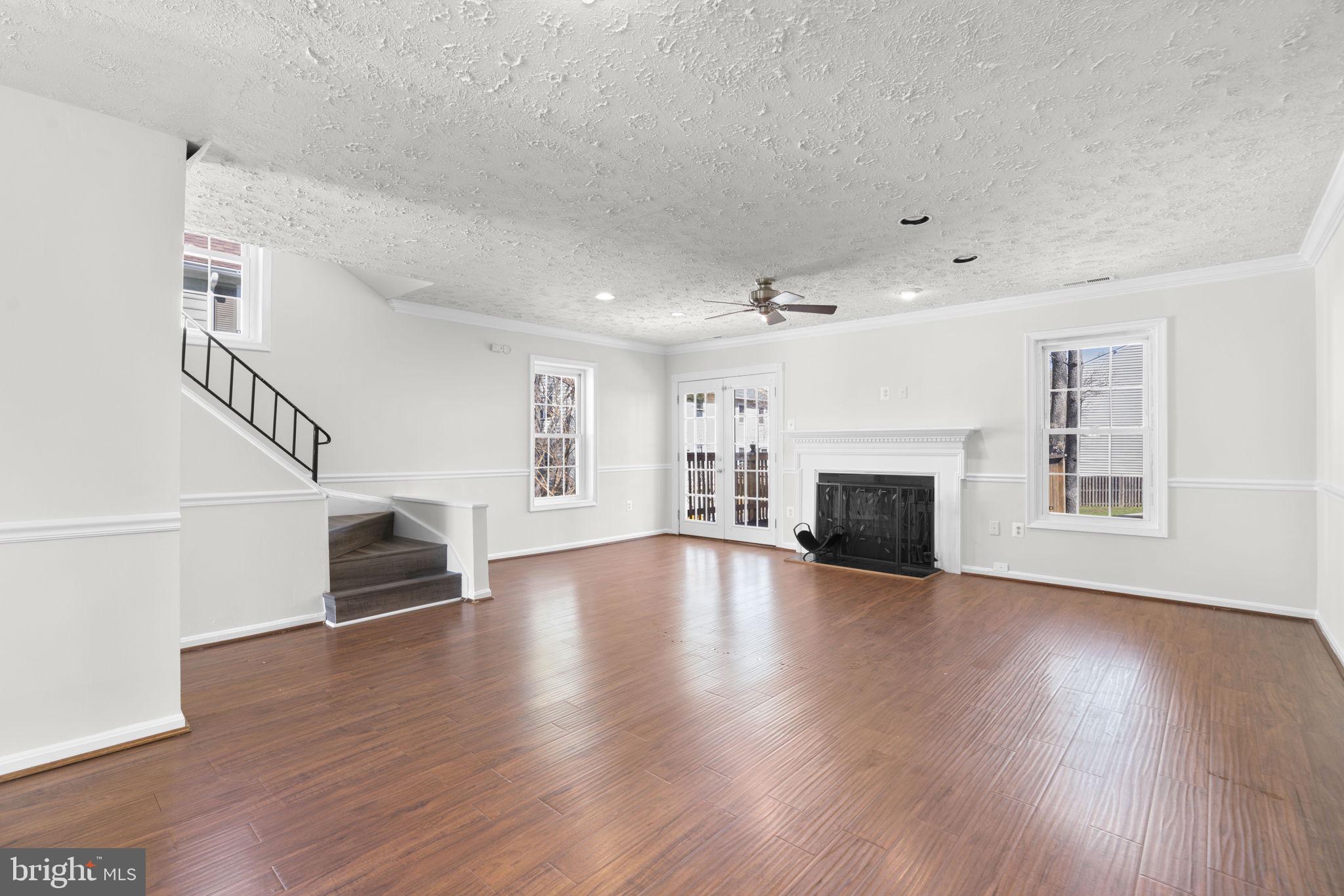 CROFTON MEWS CONDO - Residential