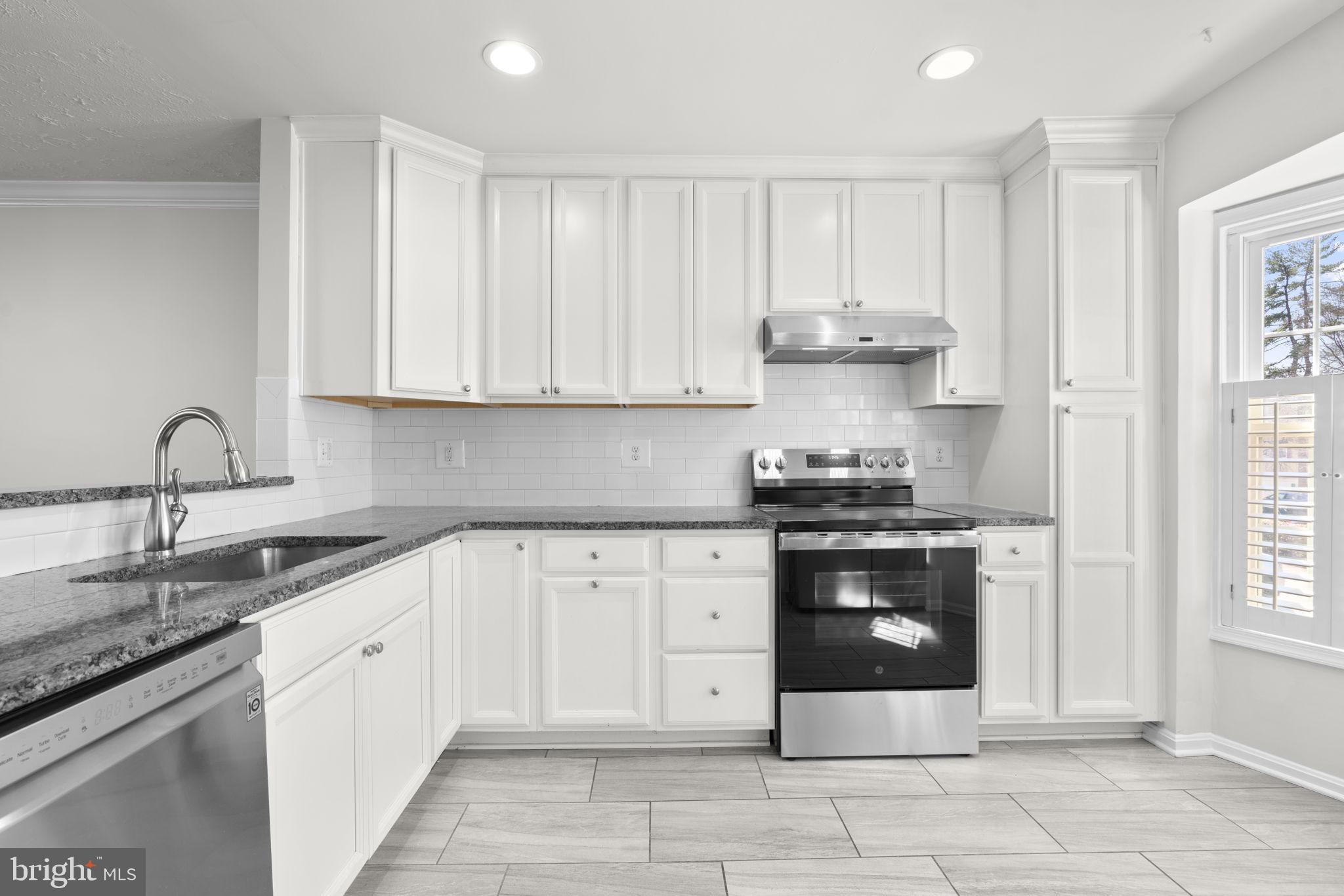 CROFTON MEWS CONDO - Residential