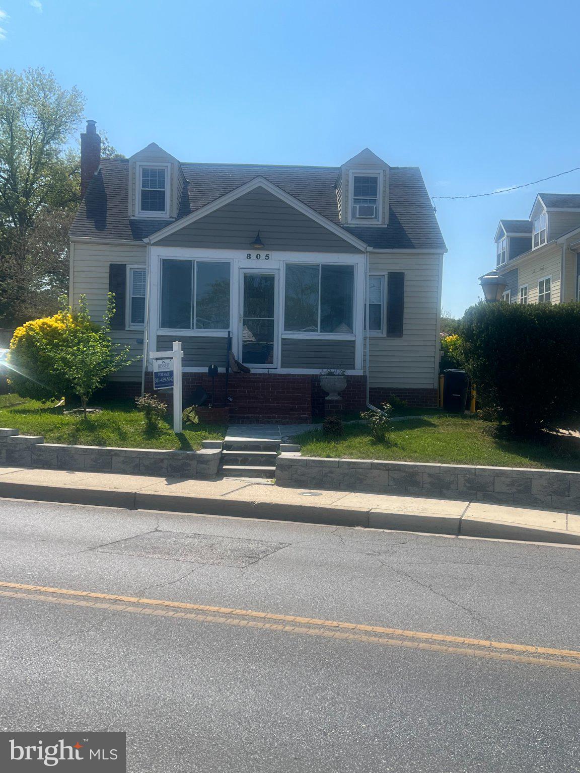 Main image without alt text