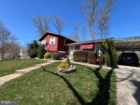 Photo of 8118 Old Oaks Drive, SPRINGFIELD, VA 22152 (MLS # VAFX2300880)