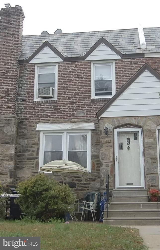 Welcome to this charming and well-kept home, perfect for those seeking both comfort and potential passive rental income. This property has been well-maintained and boasts a long-term tenant who has resided here for over 14 years, underscoring its appeal and stability.
The home features a welcoming front patio area, perfect for relaxing and enjoying the green front lawn. Inside, you'll find a spacious living and dining room area that provide ample space for entertaining and family gatherings. The second floor houses generously sized bedrooms, offering plenty of room for each house resident. The property includes a brand new gas heater that was recently installed.
This property is an excellent opportunity for investors or families alike, with the potential for passive rental income making it a savvy addition to any portfolio. Don't miss your chance to own this exceptional, income-generating home for renting or to keep as your new cozy family home that is located in a great block and close to many restaurants, shops, and public transportation.